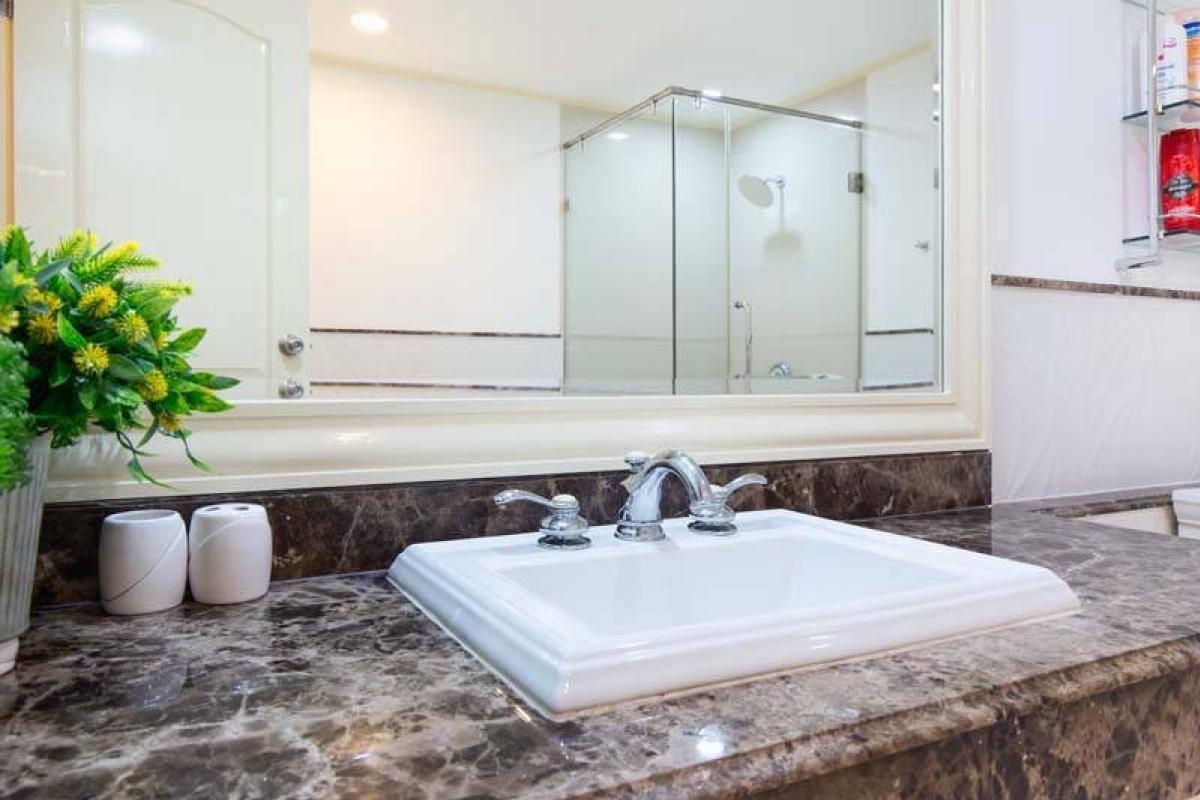 ขายคอนโดสมุทรปราการ สำโรง : 07/03/2026, รวมค่าโอนคอนโดหรู 3 ห้องนอน ใจกลางทองหล่อ – La Vie En Rose 
พื้นที่กว้าง 186 ตร.ม. ราคาโดนใจเพียง 22 ลบ.!