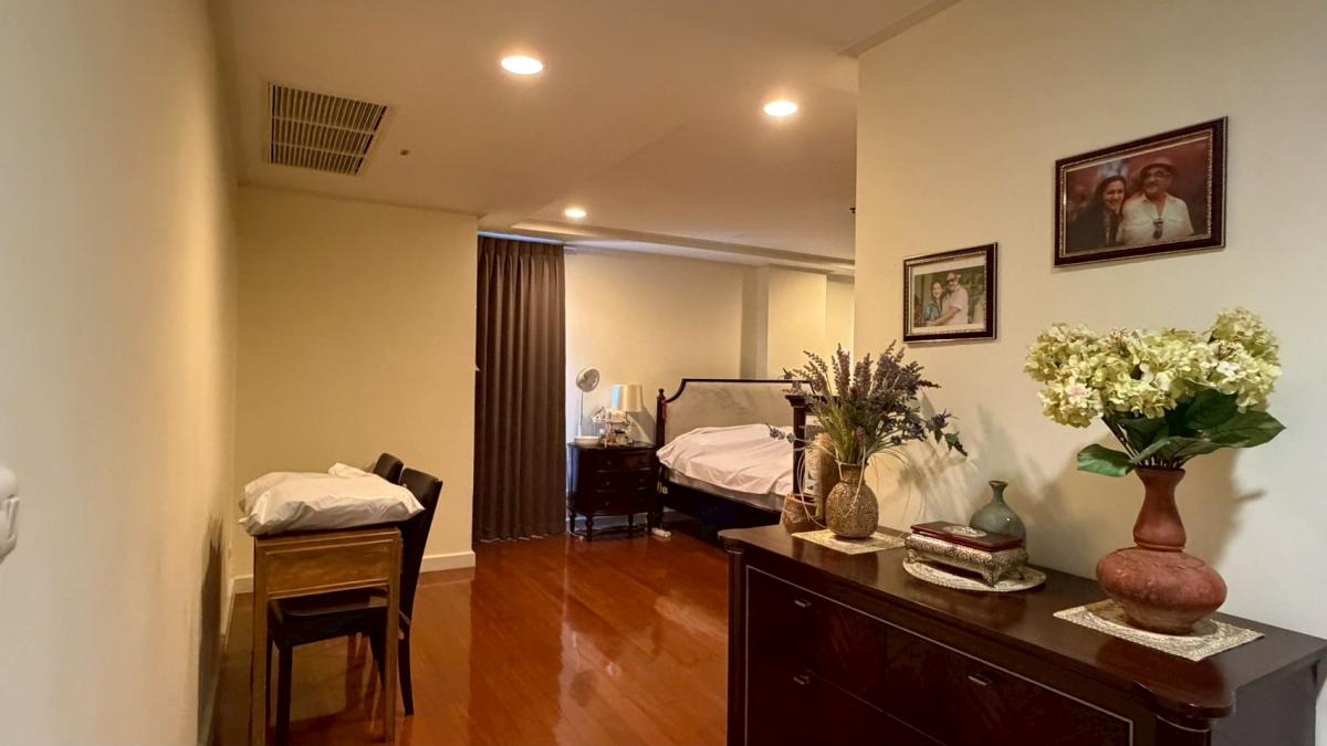 ขายคอนโดสมุทรปราการ สำโรง : 07/03/2026, รวมค่าโอนคอนโดหรู 3 ห้องนอน ใจกลางทองหล่อ 
La Vie En Rose ขนาด 168 ตร.ม. เพียง 19 ล้าน!