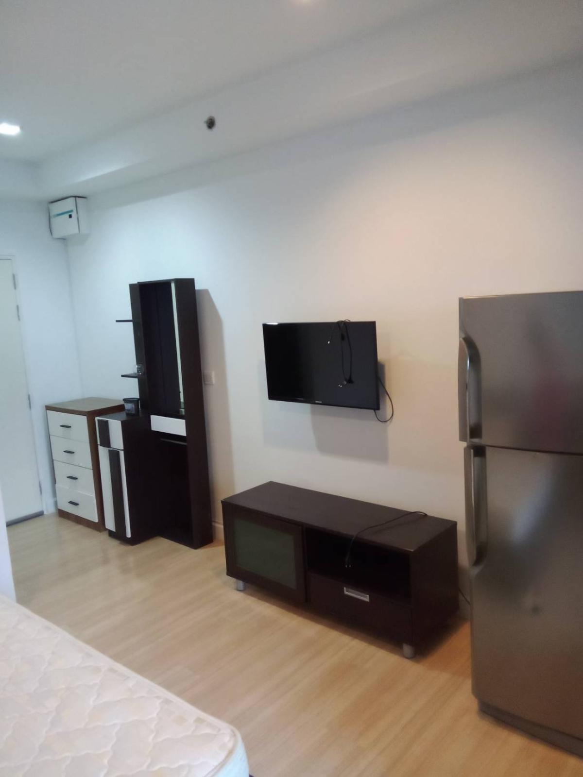 For RentCondoSathorn, Narathiwat : Rent The Seed Mingle Studio 27 sq.m. in the heart of Sathorn, near BTS Chong Nonsi
For only 16,000 Baht/month, complete with a swimming pool and fitness!