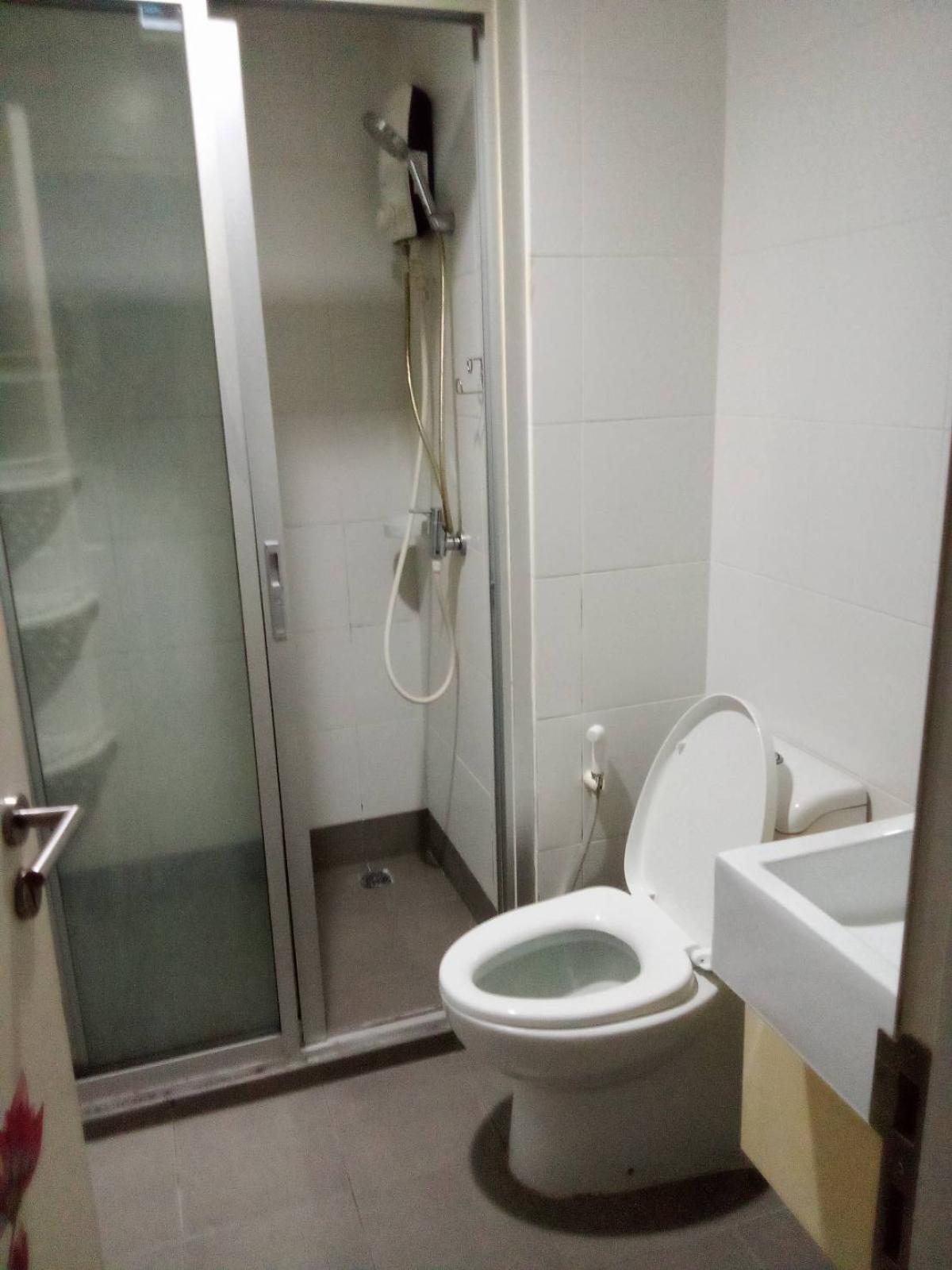 For RentCondoSathorn, Narathiwat : Rent The Seed Mingle Studio 27 sq.m. in the heart of Sathorn, near BTS Chong Nonsi
For only 16,000 Baht/month, complete with a swimming pool and fitness!