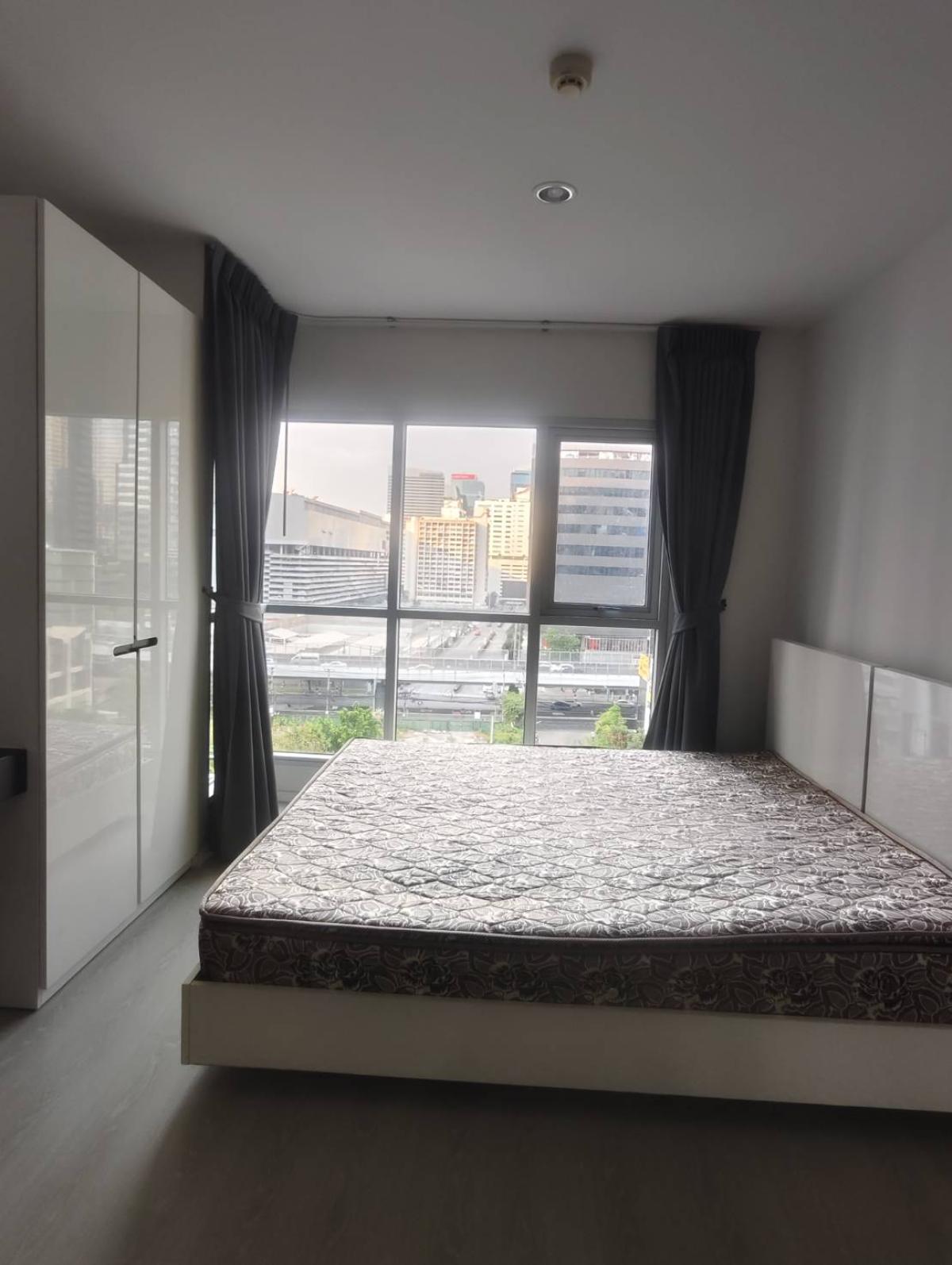 ให้เช่าคอนโดพระราม 9 เพชรบุรีตัดใหม่ RCA : 07/03/2026, คอนโด Aspire Rama 9 ใกล้ MRT ตกแต่งครบ 1 ห้องนอน 
เช่าเพียง 15,000 บาท/เดือน พร้อมสิ่งอำนวยความสะดวกสุดหรู!