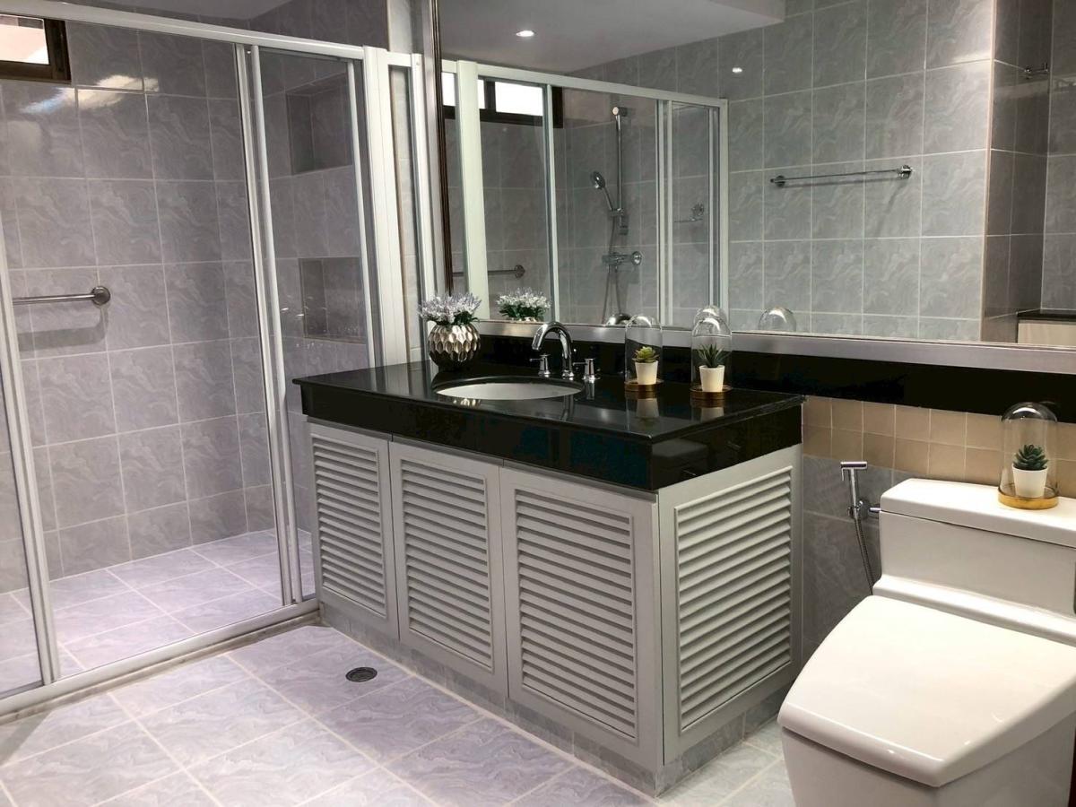 For RentCondoHuahin, Prachuap Khiri Khan, Pran Buri : Luxury 3-bedroom, 3-bathroom Tower Park near BTS Nana
Rent a large condo of 265 sqm for only 110,000 THB/month!