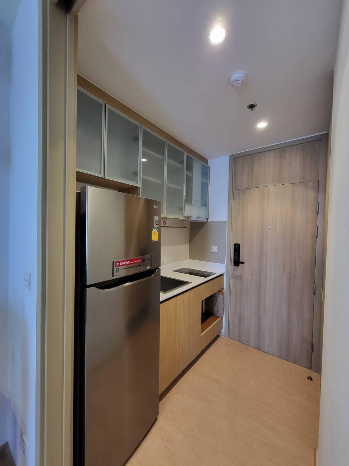 For RentCondoLadprao, Central Ladprao : Near BTS & MRT Ladprao!
1-bedroom condo 30 sq.m. with a large swimming pool for only 18,500 baht/month!