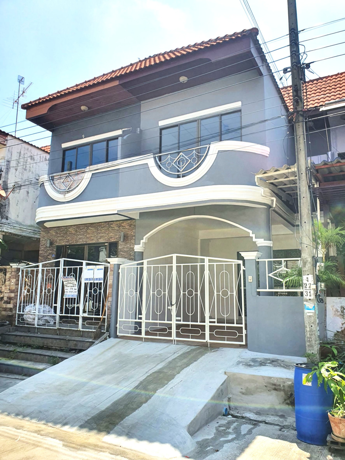 ขายทาวน์โฮมมีนบุรี-ร่มเกล้า : ขายทาวน์เฮ้าส์ หมู่บ้านรุ่งกิจวิลล่า11 รีโนเวทใหม่ทั้งหลัง ราคาถูก ฟรีโอน !  