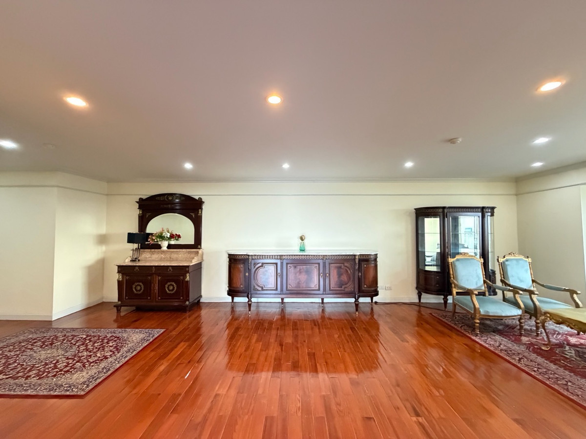 For SaleCondoPattanakan, Srinakarin : Flora Ville Pattanakarn, corner condo, 122 sq m, price less than 6 million in Bangkok...still really exists.