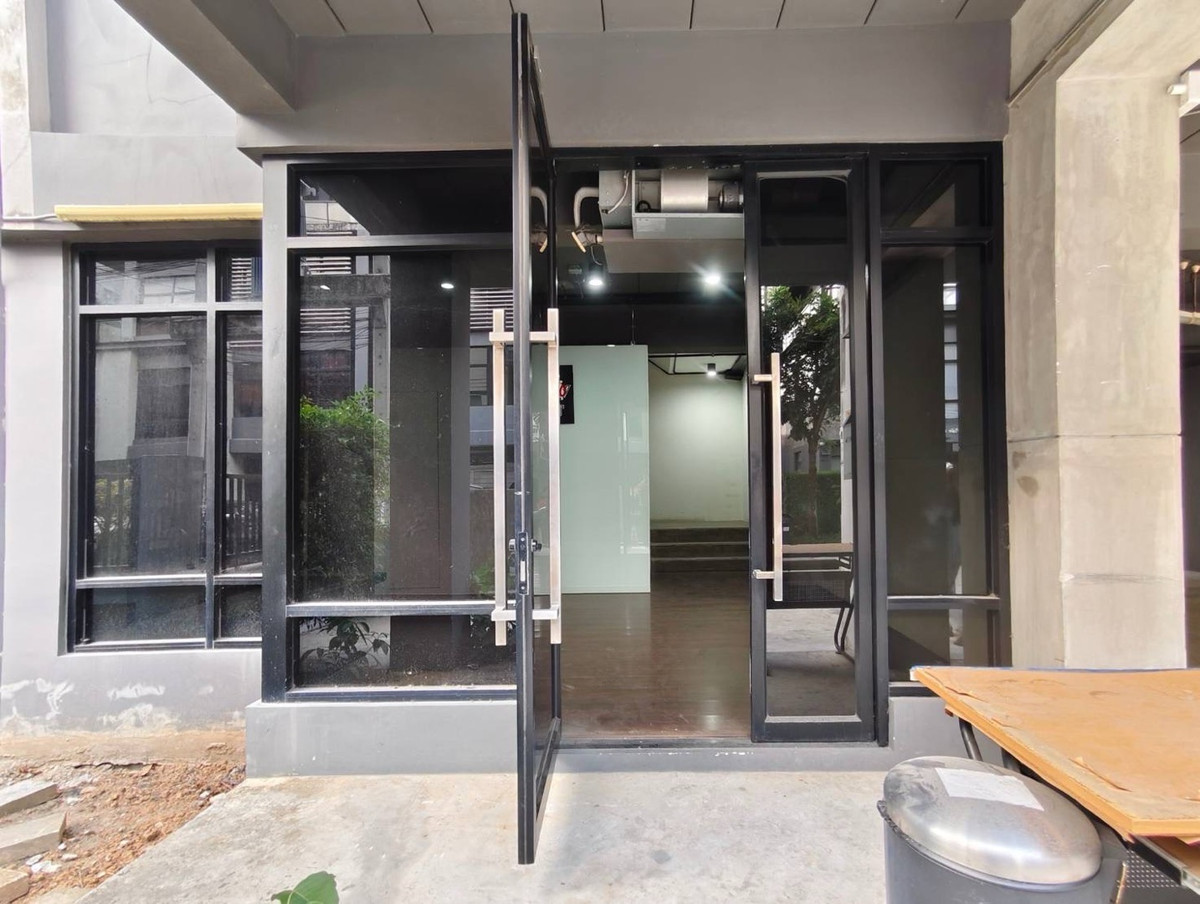 For RentShop HouseRamkhamhaeng, Hua Mak : Modern Loft BUSINESS TOWN Commercial Building @ Town in Town - Sriwara Road - Wang Thonglang - Bangkok