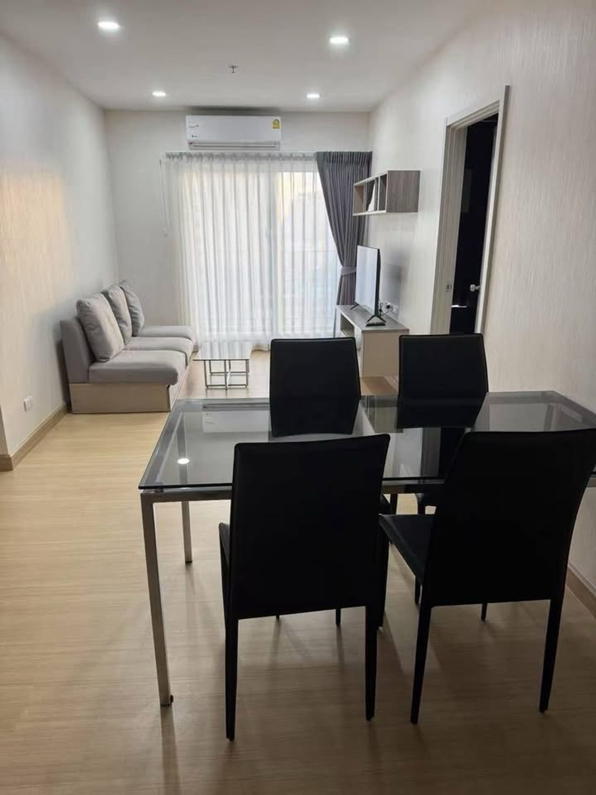 For RentCondoRamkhamhaeng, Hua Mak : 35,000 baht / month (negotiable)