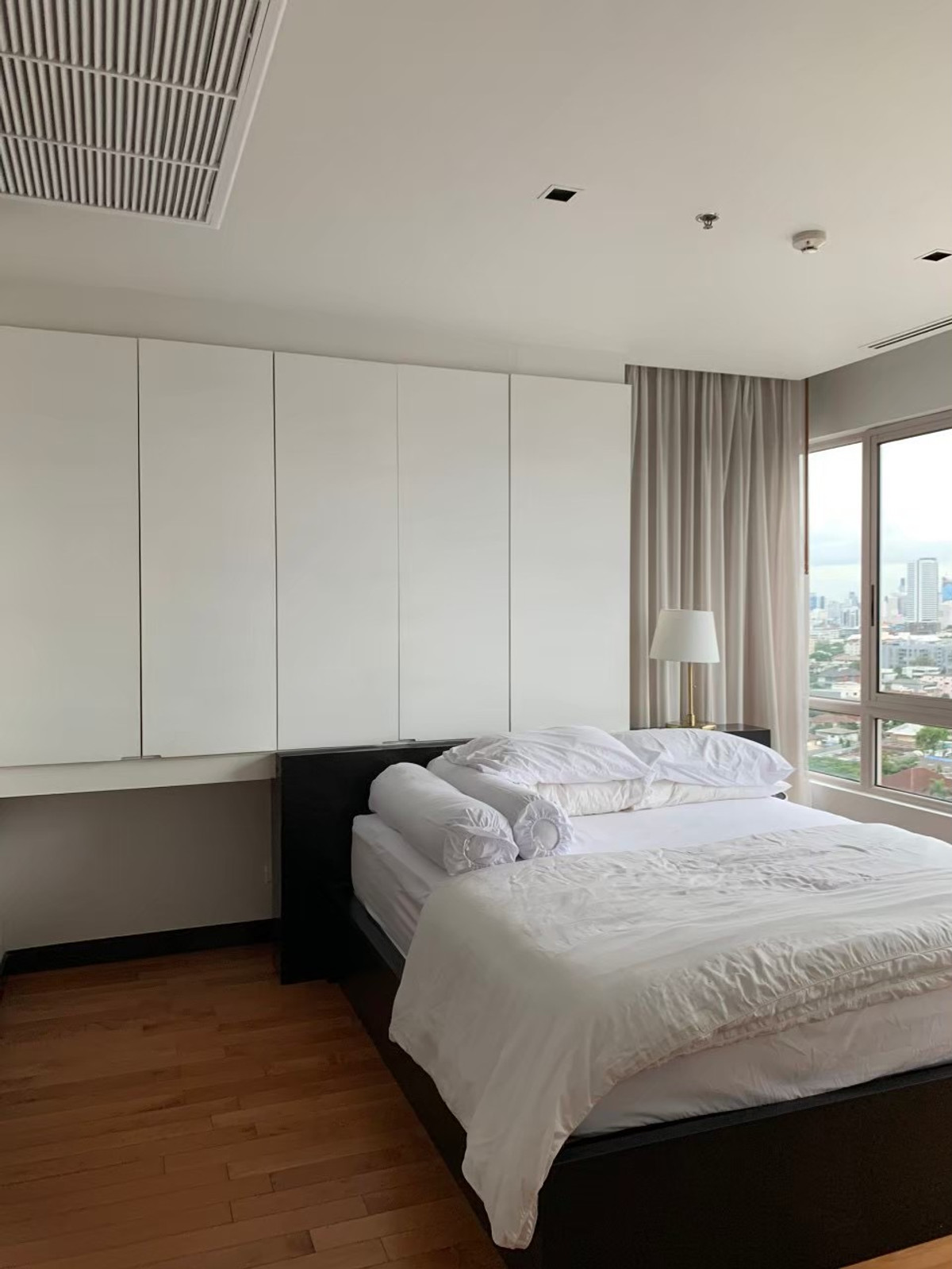 For SaleCondoSathorn, Narathiwat : ✨The Lofts Yennakart✨2 beds 2 baths, Size 92 sqm., near BTS / MRT Khlong Toei (2.4 km) Tel.0982645161 