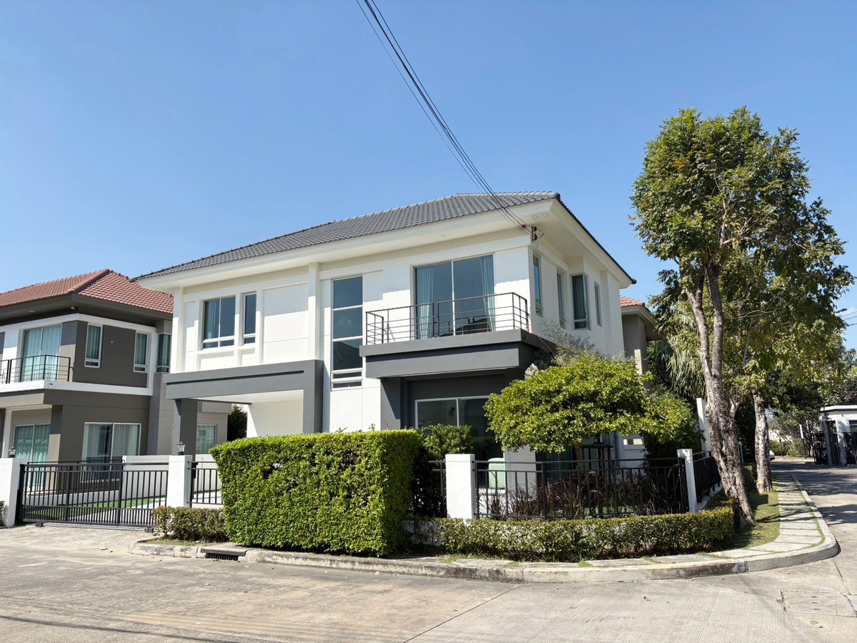 For SaleHouseRama5, Ratchapruek, Bangkruai : Life Bangkok Boulevard Ratchaphruek-Rattanathibet (SC Asset) Corner detached house, area 54 sq m., usable area 190 sq m. *There is a 1st floor bedroom decorated with luxury built-in furniture. Ready to move in Next to the main road, Ratchapruek. Can enter