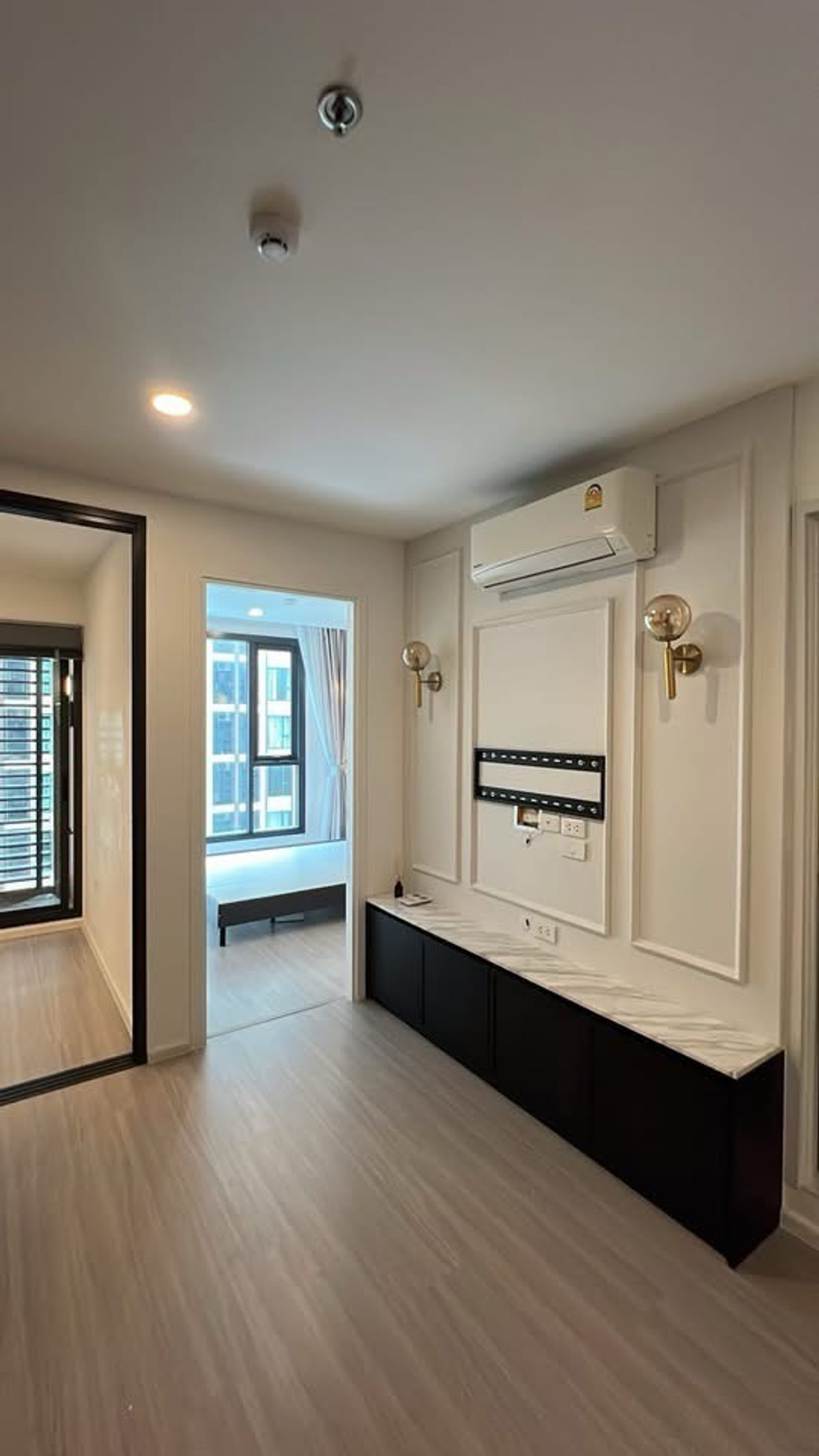 ให้เช่าคอนโดสะพานควาย จตุจักร : 🏢 ขาย / ให้เช่าด่วน คอนโด Denim จตุจักร (High Rise)
(C6902011) 
✨ ห้องใหม่ ตกแต่งเรียบหรู พร้อมส่วนกลางครบครัน ทำเลศักยภาพใจกลางเมือง
 23,000 บาท / เดือน 