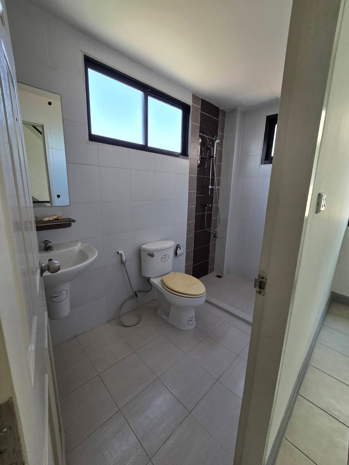 ขายอาคารพาณิชย์นวมินทร์ รามอินทรา :  อาคารพาณิชย์ เดอะวิลเลจ ปัญญา-อินทรา The Village Panya-Intra รีโนเวทใหม่ ใกล้ซาฟารีเวิลด์