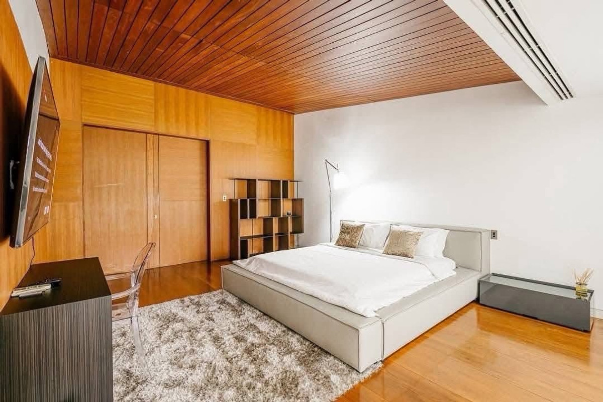 For RentHouseSukhumvit, Asoke, Thonglor : Luxury Private Pool House for Rent in Sukhumvit Near BTS Asok and BTS Phrom Phong Large Land Plot 300 sq.w