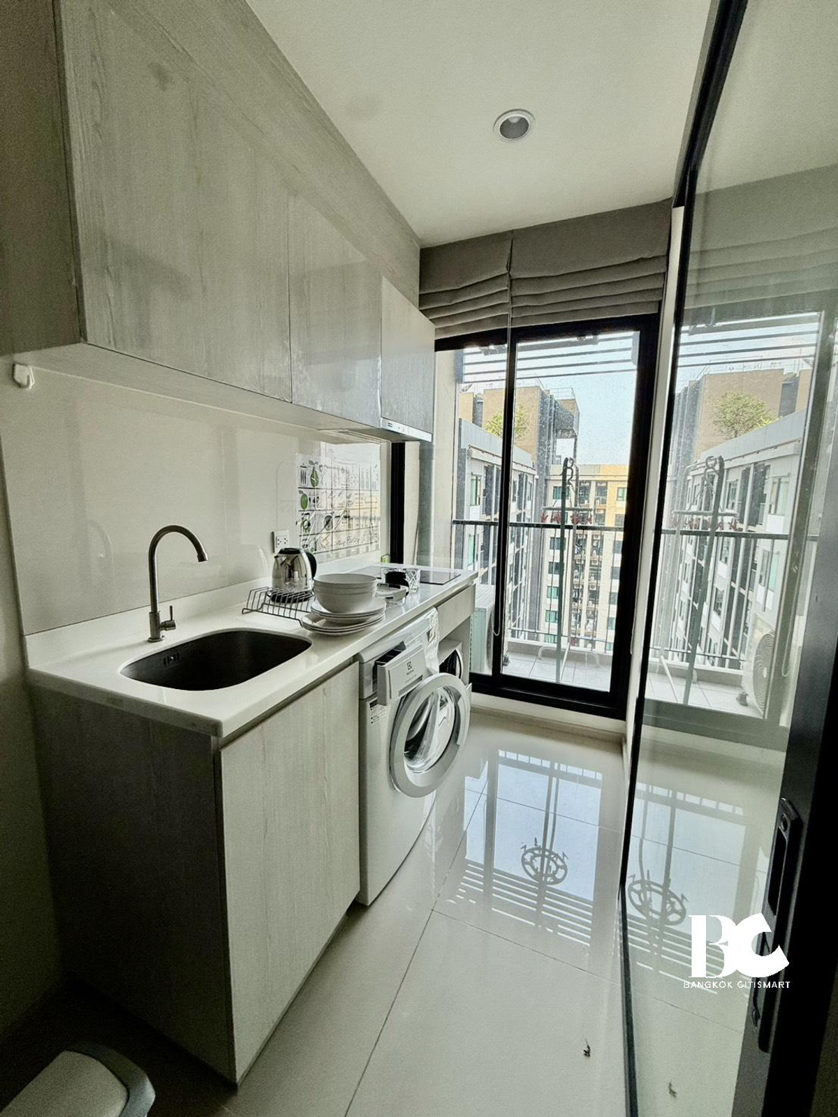 ให้เช่าคอนโดพระราม 9 เพชรบุรีตัดใหม่ RCA : 🔥 Hot Deal 1 bedroom for rent at Life asoke 🔥