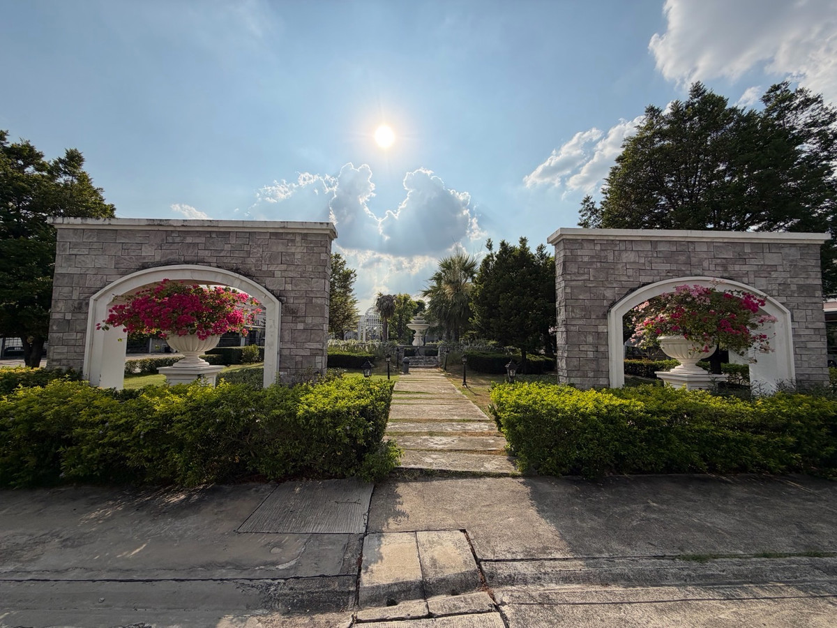 ขายโชคชัย4 ลาดพร้าว71 : โกลเด้น ทาวน์ ลาดพร้าว-เกษตรนวมินทร์ บ้านแฝด 4 ห้องนอน ในโซนนวมินทร์ ราคาไม่ถึง 7 ล้าน…ตอนนี้ยังมีอยู่จริง