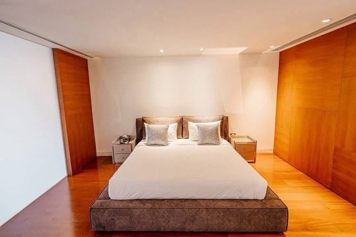 For RentHouseSukhumvit, Asoke, Thonglor : Luxury Private Pool House for Rent in Sukhumvit Near BTS Asok and BTS Phrom Phong Large Land Plot 300 sq.w