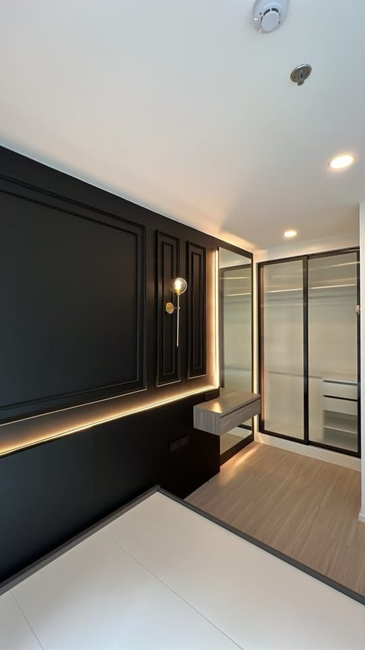 ให้เช่าคอนโดสะพานควาย จตุจักร : 🏢 ขาย / ให้เช่าด่วน คอนโด Denim จตุจักร (High Rise)
(C6902011) 
✨ ห้องใหม่ ตกแต่งเรียบหรู พร้อมส่วนกลางครบครัน ทำเลศักยภาพใจกลางเมือง
 23,000 บาท / เดือน 