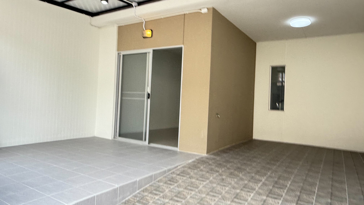 ขายทาวน์โฮมปทุมธานี รังสิต ธรรมศาสตร์ : ขายทาวน์เฮาส์ 2 ชั้น หมู่บ้านพฤกษา 64/2 คลอง 3 แต่งสวย Minimal