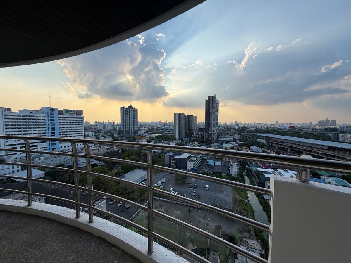 ขายคอนโดพัฒนาการ ศรีนครินทร์ : ฟลอร่าวิลล์ พัฒนาการ คอนโดห้องมุม 122 ตร.ม. ราคาไม่ถึง 6 ล้าน ในกรุงเทพ…ยังมีอยู่จริง