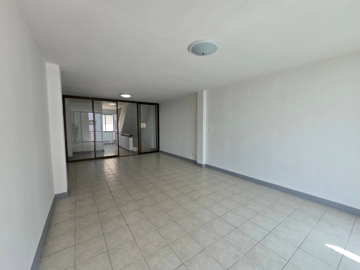 ขายอาคารพาณิชย์นวมินทร์ รามอินทรา :  อาคารพาณิชย์ เดอะวิลเลจ ปัญญา-อินทรา The Village Panya-Intra รีโนเวทใหม่ ใกล้ซาฟารีเวิลด์