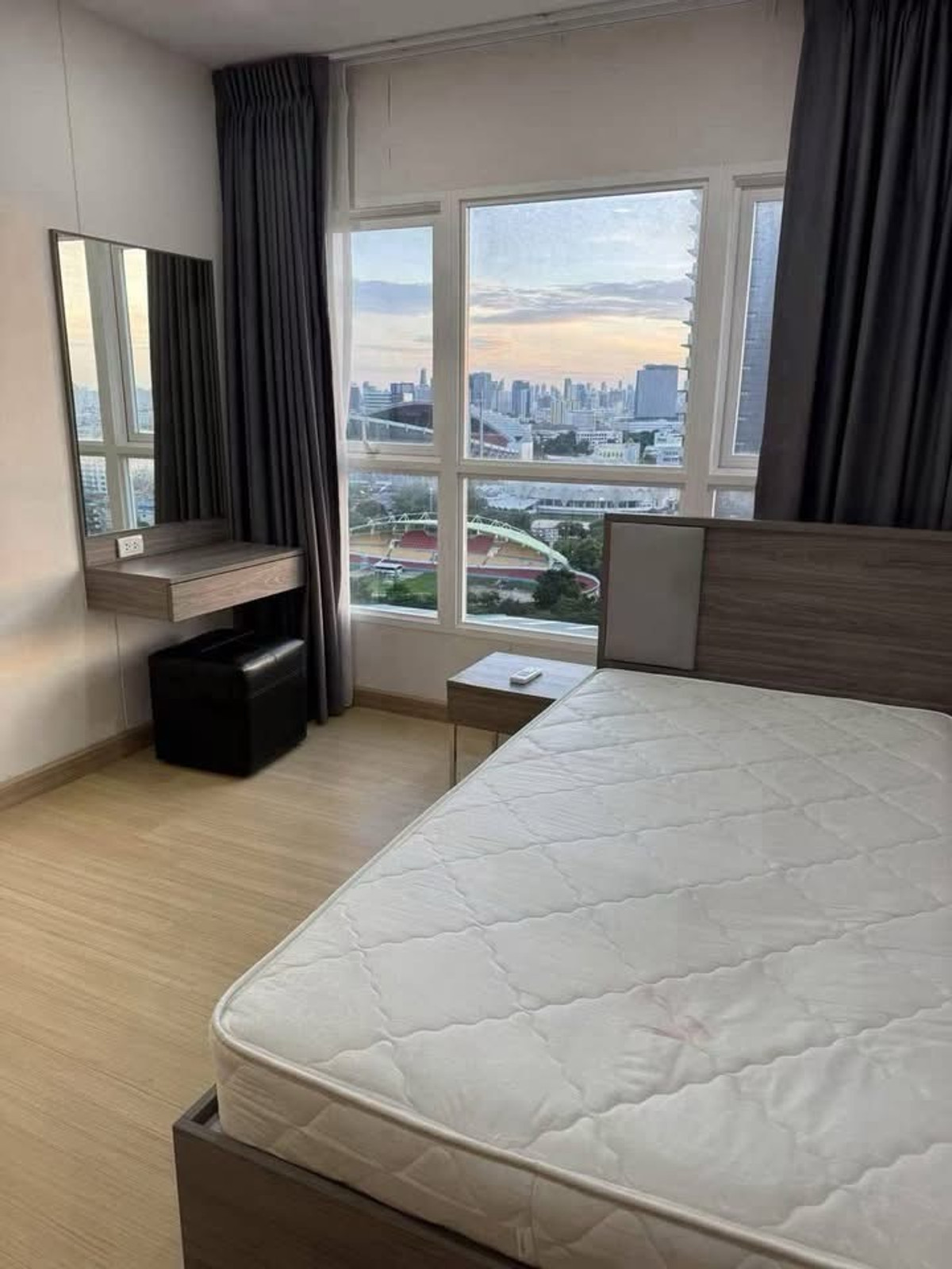 For RentCondoRamkhamhaeng, Hua Mak : 35,000 baht / month (negotiable)