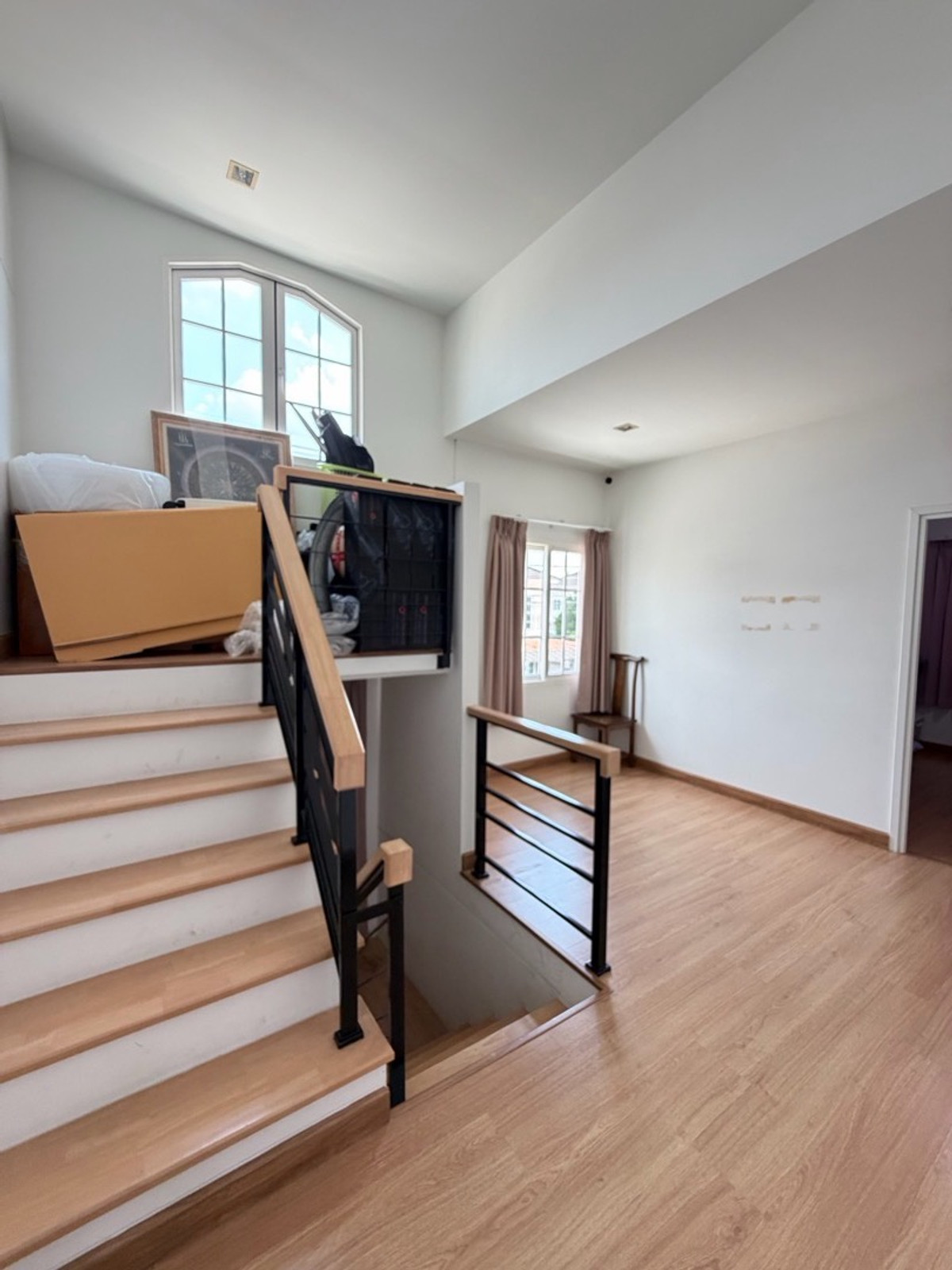 ขายโชคชัย4 ลาดพร้าว71 : โกลเด้น ทาวน์ ลาดพร้าว-เกษตรนวมินทร์ บ้านแฝด 4 ห้องนอน ในโซนนวมินทร์ ราคาไม่ถึง 7 ล้าน…ตอนนี้ยังมีอยู่จริง