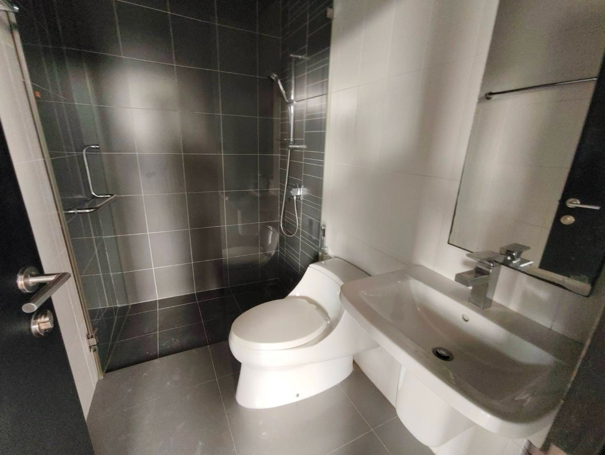 For RentShop HouseRamkhamhaeng, Hua Mak : Modern Loft BUSINESS TOWN Commercial Building @ Town in Town - Sriwara Road - Wang Thonglang - Bangkok