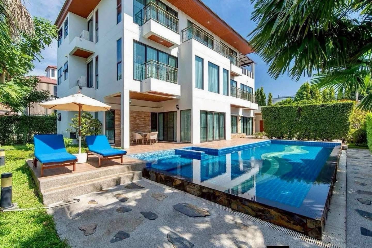 ให้เช่าบ้านลาดกระบัง สุวรรณภูมิ : 🏡Luxury Pool Villa Rama 9📍6 bedrooms