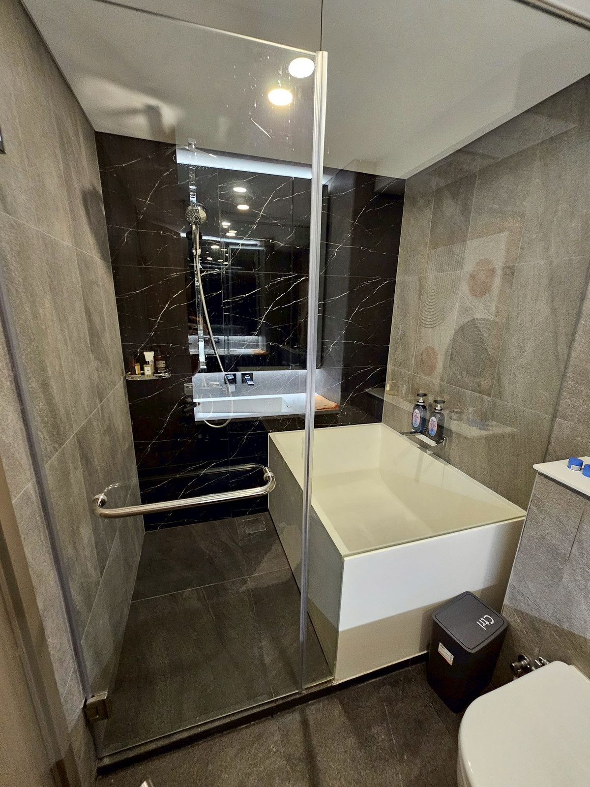 For SaleCondoRama9, Petchburi, RCA : *FOR SALE* LANDMARK at MRTA station (Siamese Rama9)