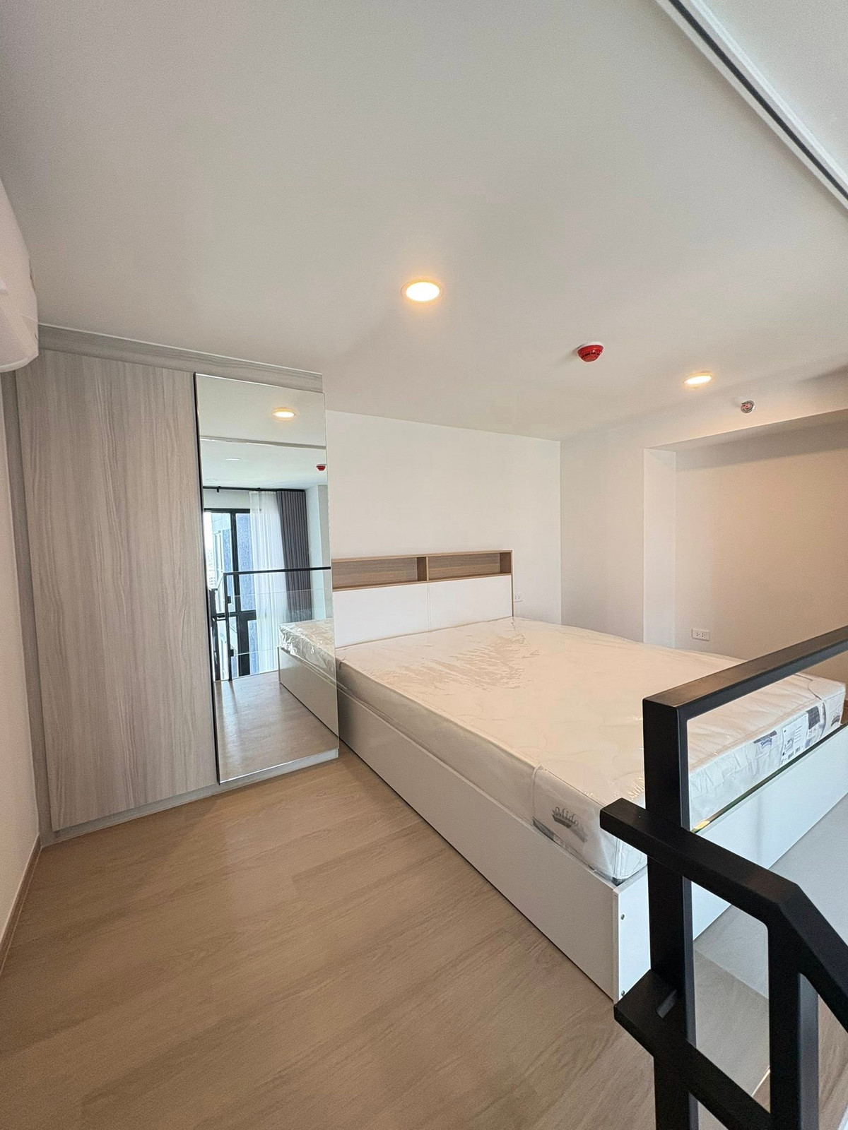 ให้เช่าคอนโดปิ่นเกล้า จรัญสนิทวงศ์ : ⭐️  Origin Play Bangkhunnon Triple Station ⭐️ ห้องLoft 1 ห้องนอน  1 ห้องน้ำ  Fully Furnished  พร้อมย้าย