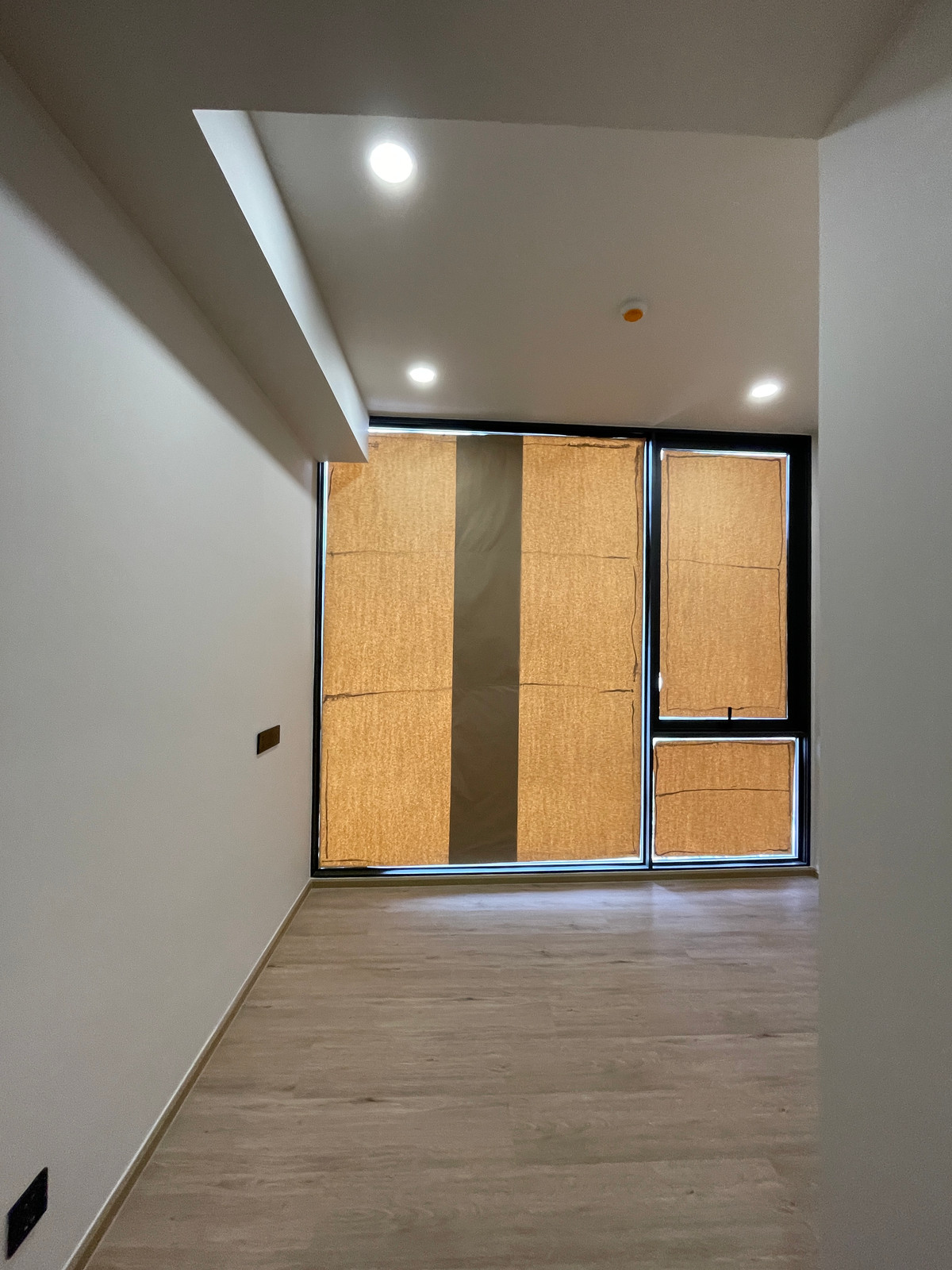 ขายคอนโดอารีย์ อนุสาวรีย์ : [ขายด่วน!] Penthouse ระดับ Rare Item ใจกลางอารีย์ @Aritier Ari | 99 ตร.ม. ที่จอดรถ 150% สัมผัสชีวิตเหนือระดับบนทำเลศักยภาพ "อารีย์สัมพันธ์ 7" ในราคาที่คุ้มค่าที่สุด!