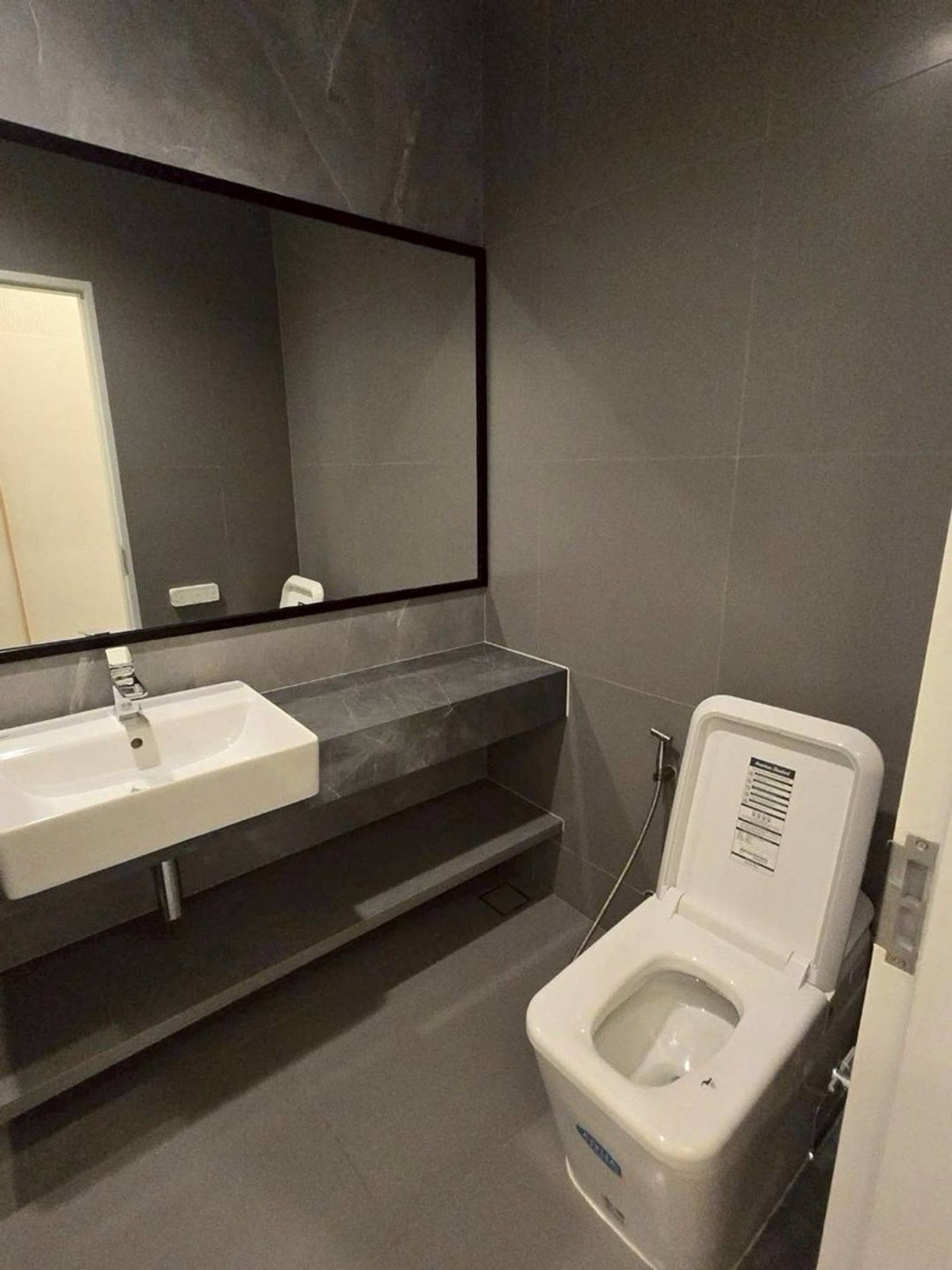 ให้เช่าบ้านบางนา แบริ่ง ลาซาล : 位于 Bangkok Boulevard Bangna KM.5
主干道优越位置，靠近会所，环境安静私密，居住品质极佳。