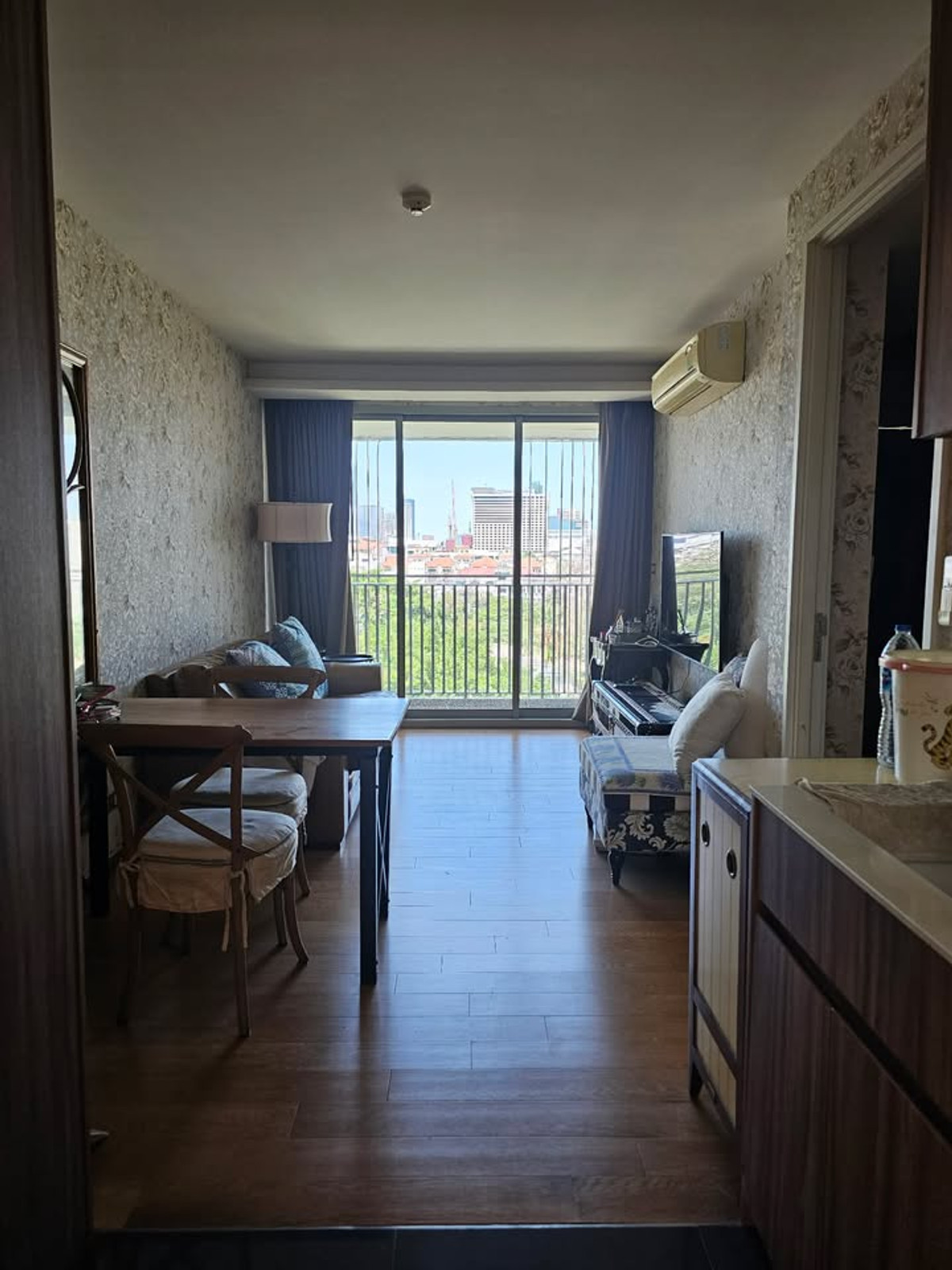 ให้เช่าคอนโดสุขุมวิท อโศก ทองหล่อ : ให้เช่าคอนโด VIA 31 สุขุมวิท 31 (38 ตร.ม.) 1 นอน 1 น้ำ พร้อมอยู่