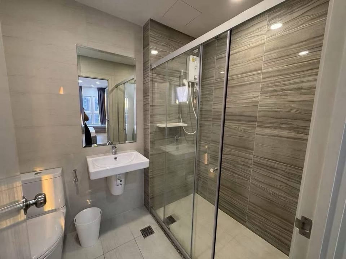 For RentCondoRamkhamhaeng, Hua Mak : 35,000 baht / month (negotiable)