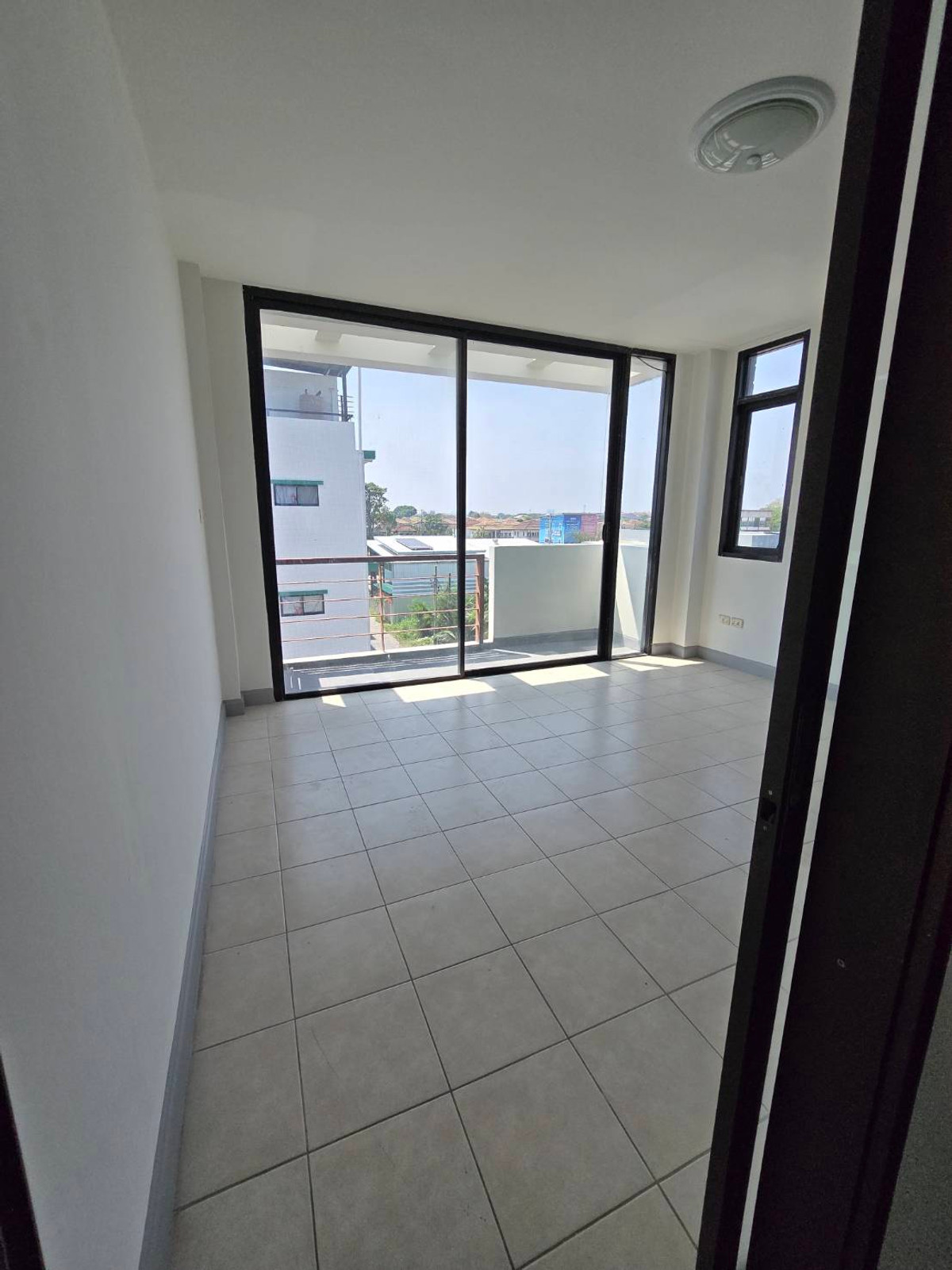 ขายอาคารพาณิชย์นวมินทร์ รามอินทรา :  อาคารพาณิชย์ เดอะวิลเลจ ปัญญา-อินทรา The Village Panya-Intra รีโนเวทใหม่ ใกล้ซาฟารีเวิลด์