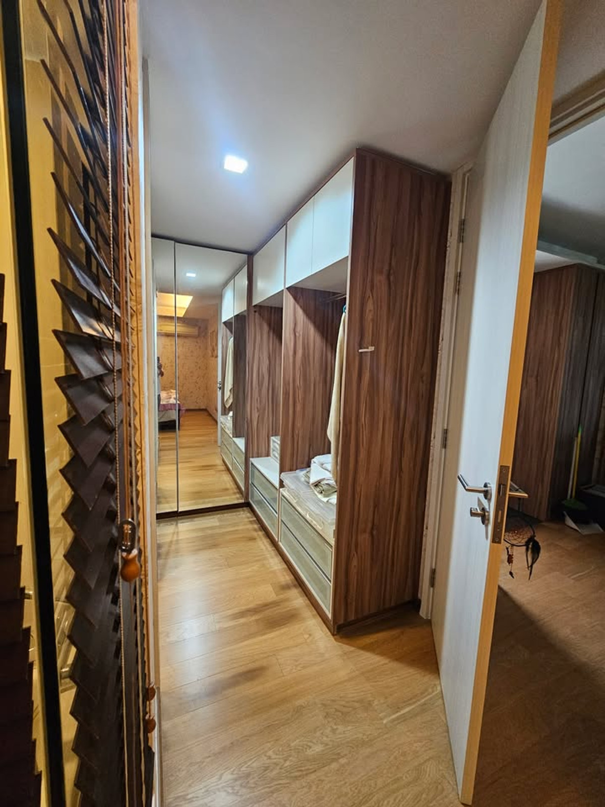 ให้เช่าคอนโดสุขุมวิท อโศก ทองหล่อ : ให้เช่าคอนโด VIA 31 สุขุมวิท 31 (38 ตร.ม.) 1 นอน 1 น้ำ พร้อมอยู่