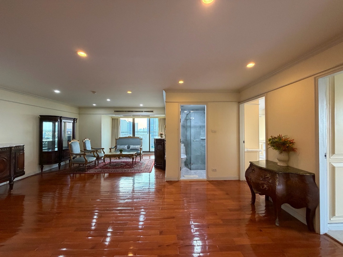 ขายคอนโดพัฒนาการ ศรีนครินทร์ : ฟลอร่าวิลล์ พัฒนาการ คอนโดห้องมุม 122 ตร.ม. ราคาไม่ถึง 6 ล้าน ในกรุงเทพ…ยังมีอยู่จริง