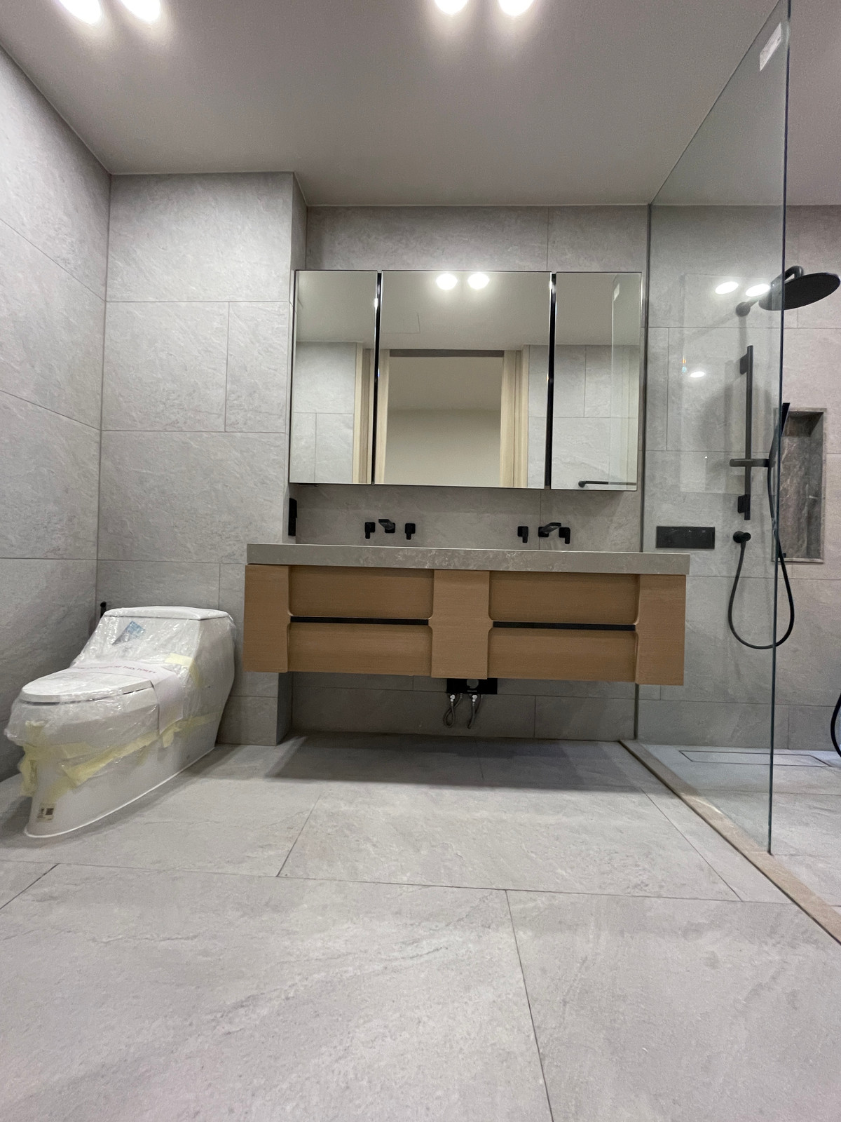 ขายคอนโดอารีย์ อนุสาวรีย์ : [ขายด่วน!] Penthouse ระดับ Rare Item ใจกลางอารีย์ @Aritier Ari | 99 ตร.ม. ที่จอดรถ 150% สัมผัสชีวิตเหนือระดับบนทำเลศักยภาพ "อารีย์สัมพันธ์ 7" ในราคาที่คุ้มค่าที่สุด!