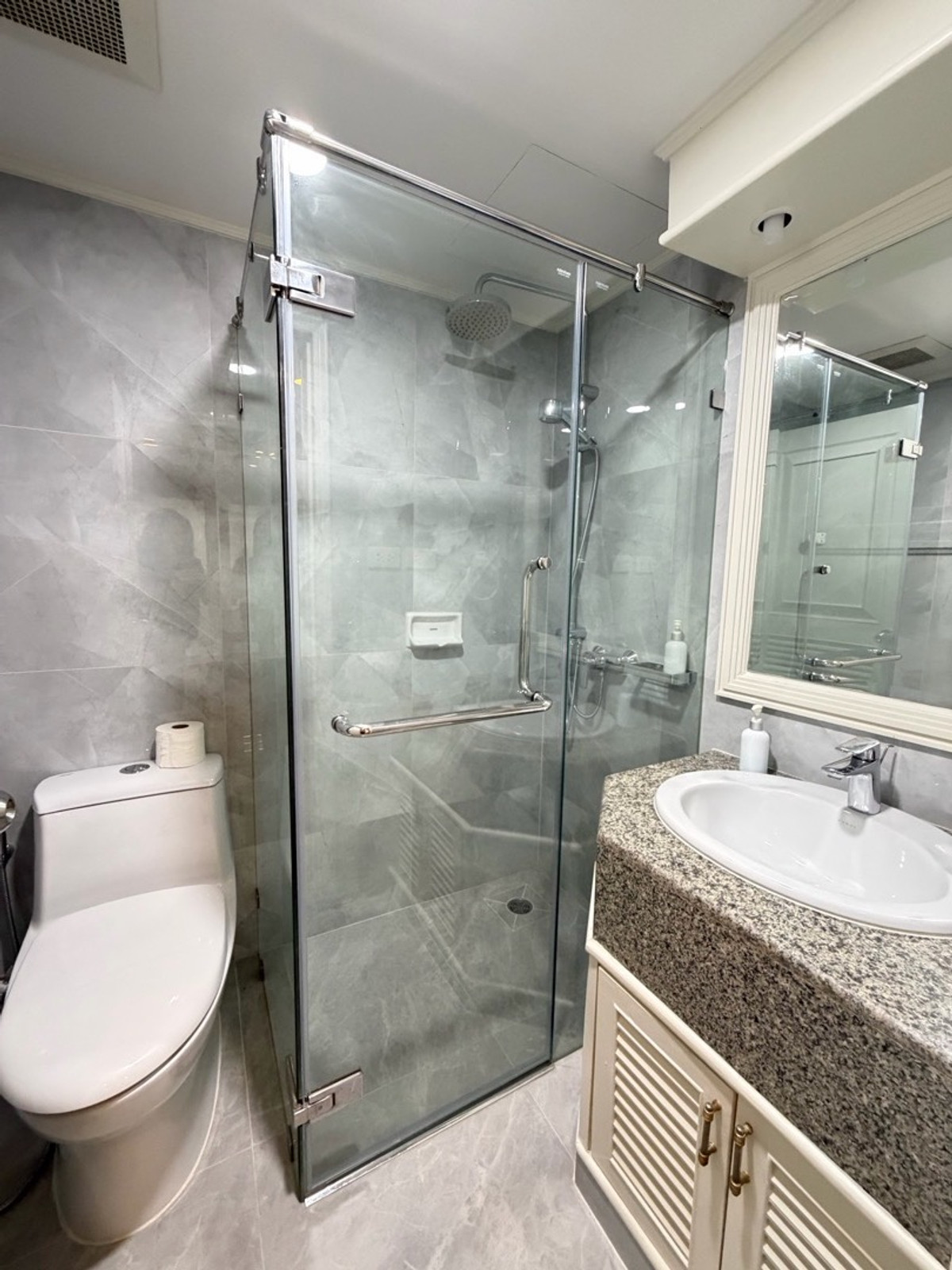 ขายคอนโดพัฒนาการ ศรีนครินทร์ : ฟลอร่าวิลล์ พัฒนาการ คอนโดห้องมุม 122 ตร.ม. ราคาไม่ถึง 6 ล้าน ในกรุงเทพ…ยังมีอยู่จริง