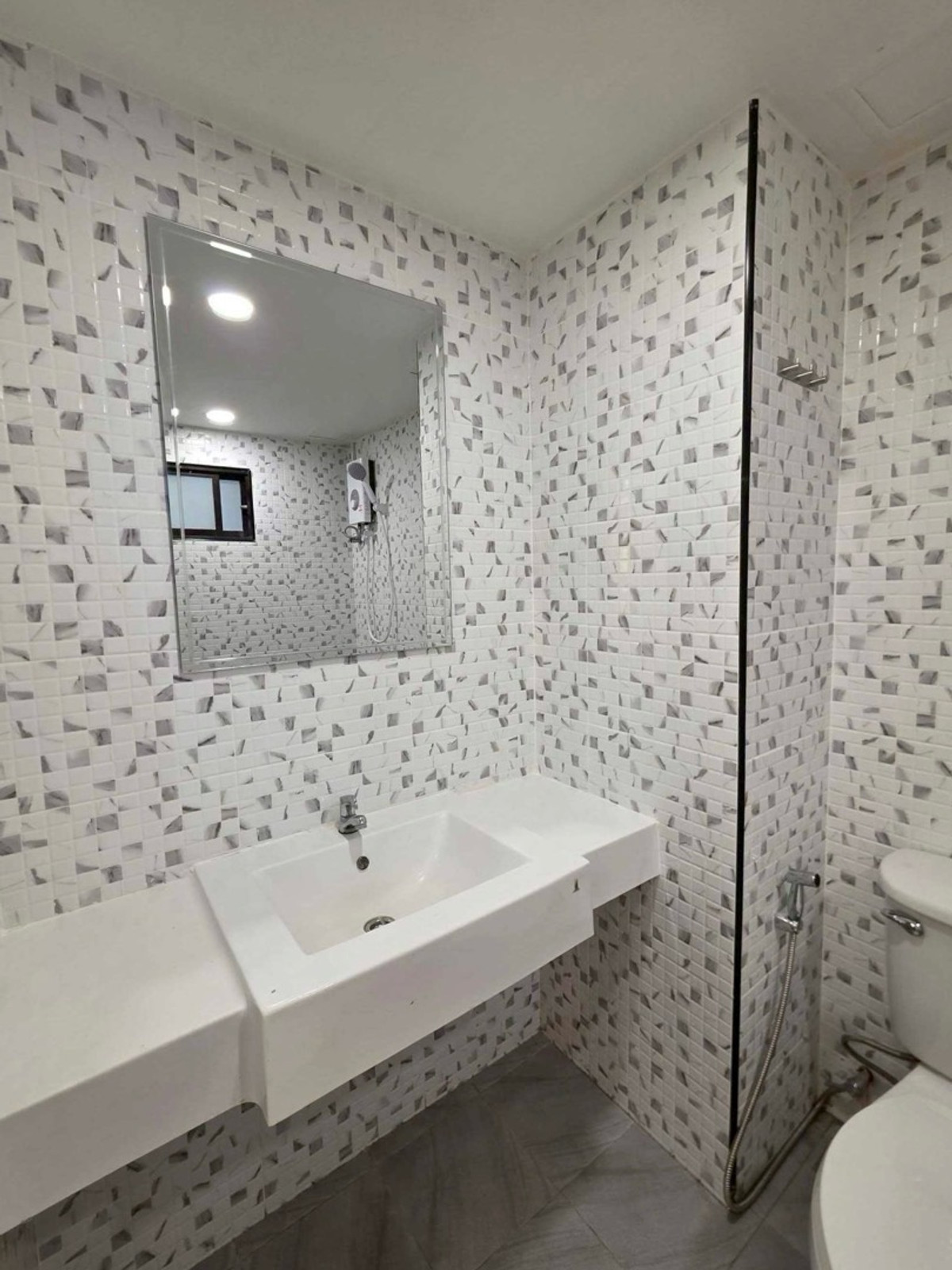 ขายคอนโดท่าพระ ตลาดพลู วุฒากาศ : 💙@condocurator 💙 ขาย Lumpini Place Ratchada - Thapra รีโนเวทใหม่ วิวสระว่ายน้ำ [PM4805]