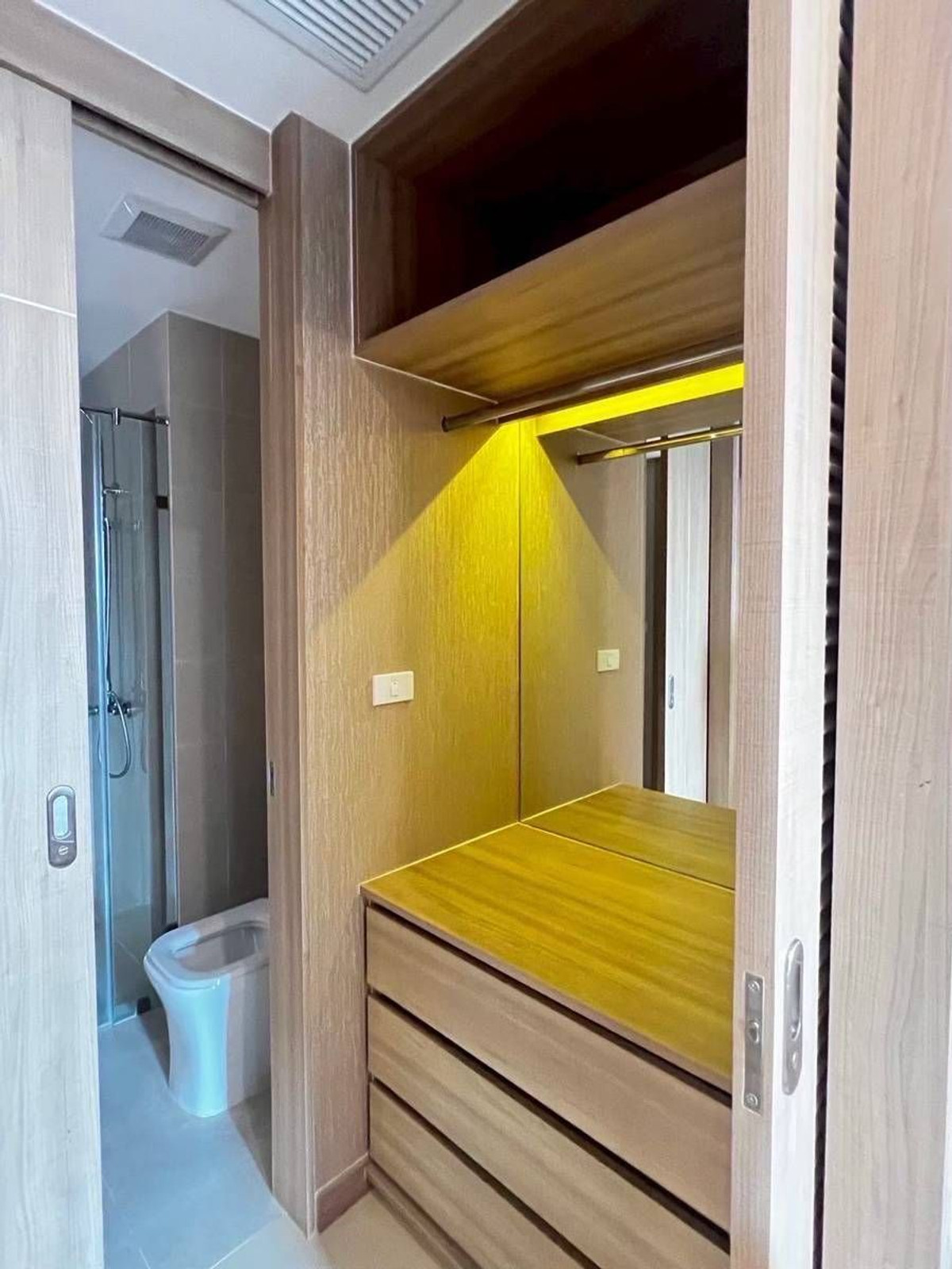 For SaleCondoPattaya, Bangsaen, Chonburi : For Sale Condo The Riviera Jomtien (S03-2644)