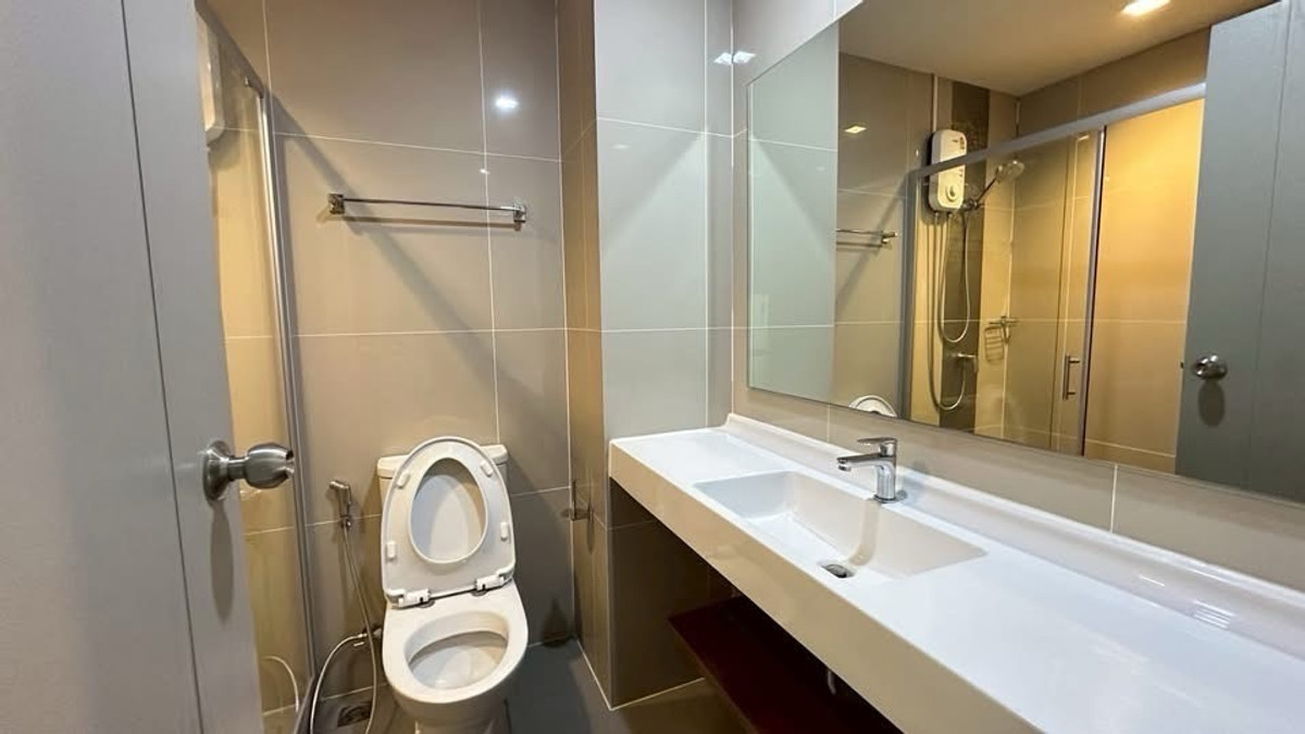 For RentCondoRama9, Petchburi, RCA : Baht/month