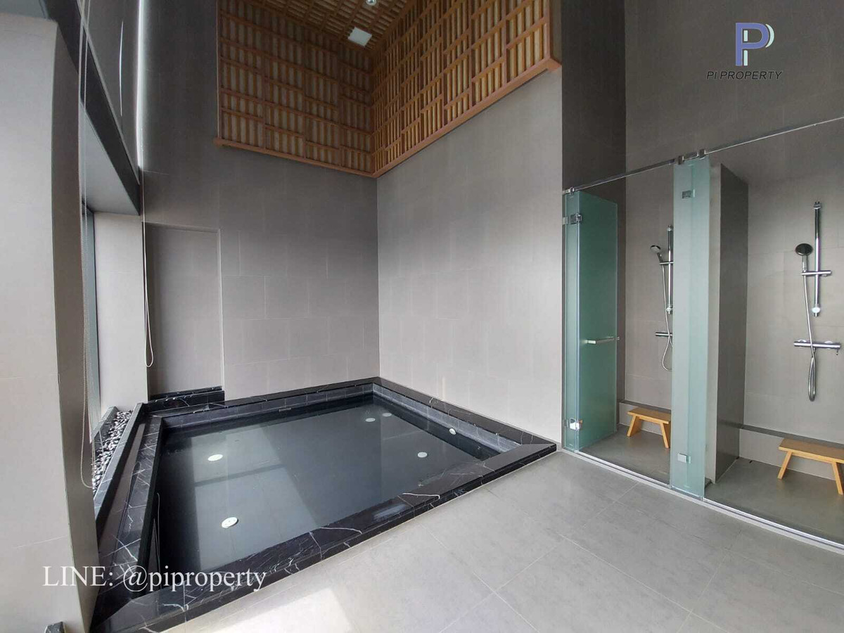 ขายคอนโดพระราม 9 เพชรบุรีตัดใหม่ RCA : ขายห้องชุด 1 ห้องนอนวิวสวย ในโครงการ THE ESSE at SINGHA COMPLEX สถานีรถไฟฟ้า MRT เพชรบุรี 0 เมตร ย่านอ่าวสเก - พระราม 9