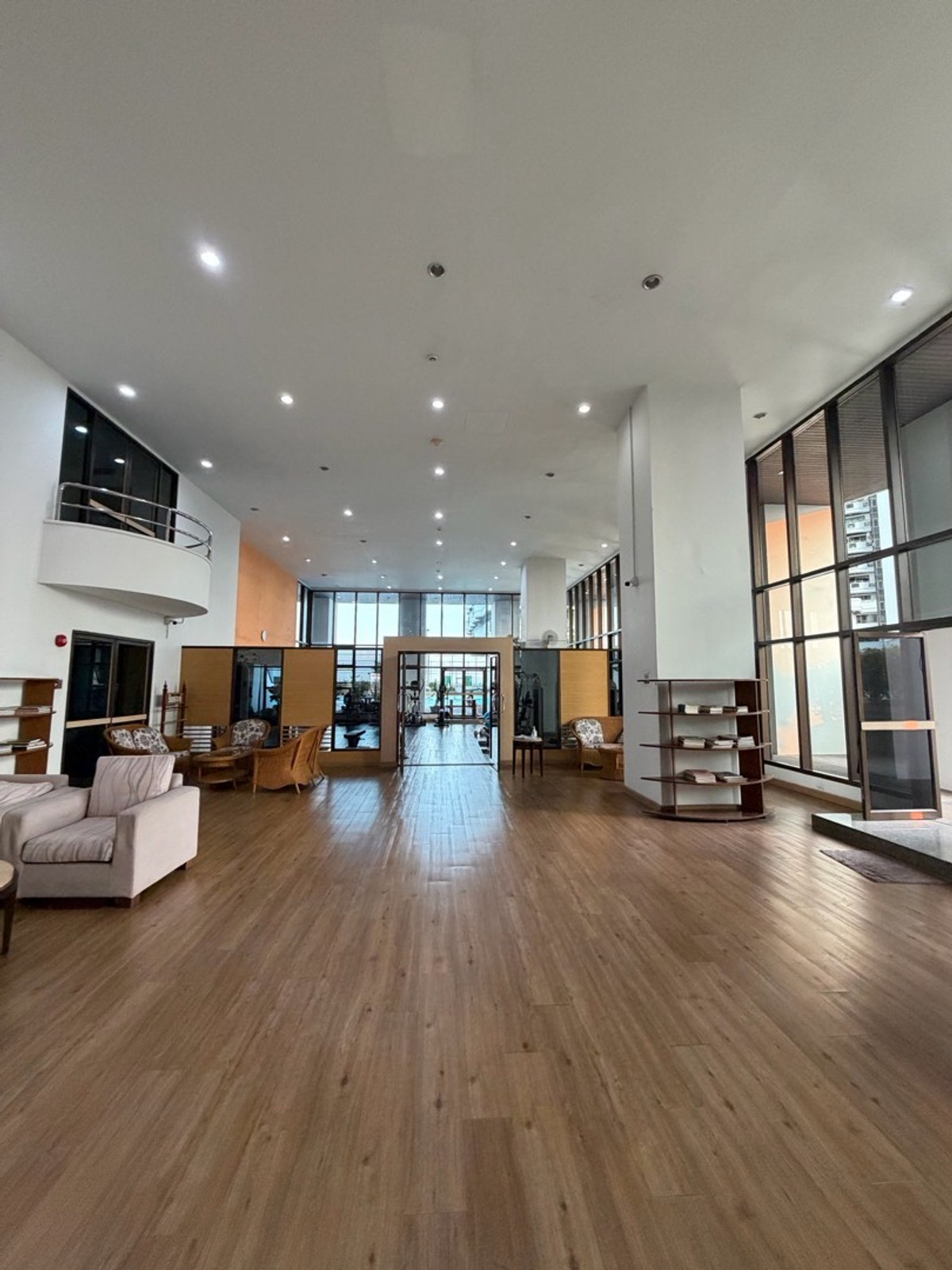 ขายคอนโดพัฒนาการ ศรีนครินทร์ : ฟลอร่าวิลล์ พัฒนาการ คอนโดห้องมุม 122 ตร.ม. ราคาไม่ถึง 6 ล้าน ในกรุงเทพ…ยังมีอยู่จริง