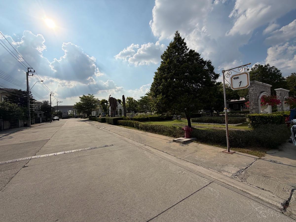 ขายโชคชัย4 ลาดพร้าว71 : โกลเด้น ทาวน์ ลาดพร้าว-เกษตรนวมินทร์ บ้านแฝด 4 ห้องนอน ในโซนนวมินทร์ ราคาไม่ถึง 7 ล้าน…ตอนนี้ยังมีอยู่จริง