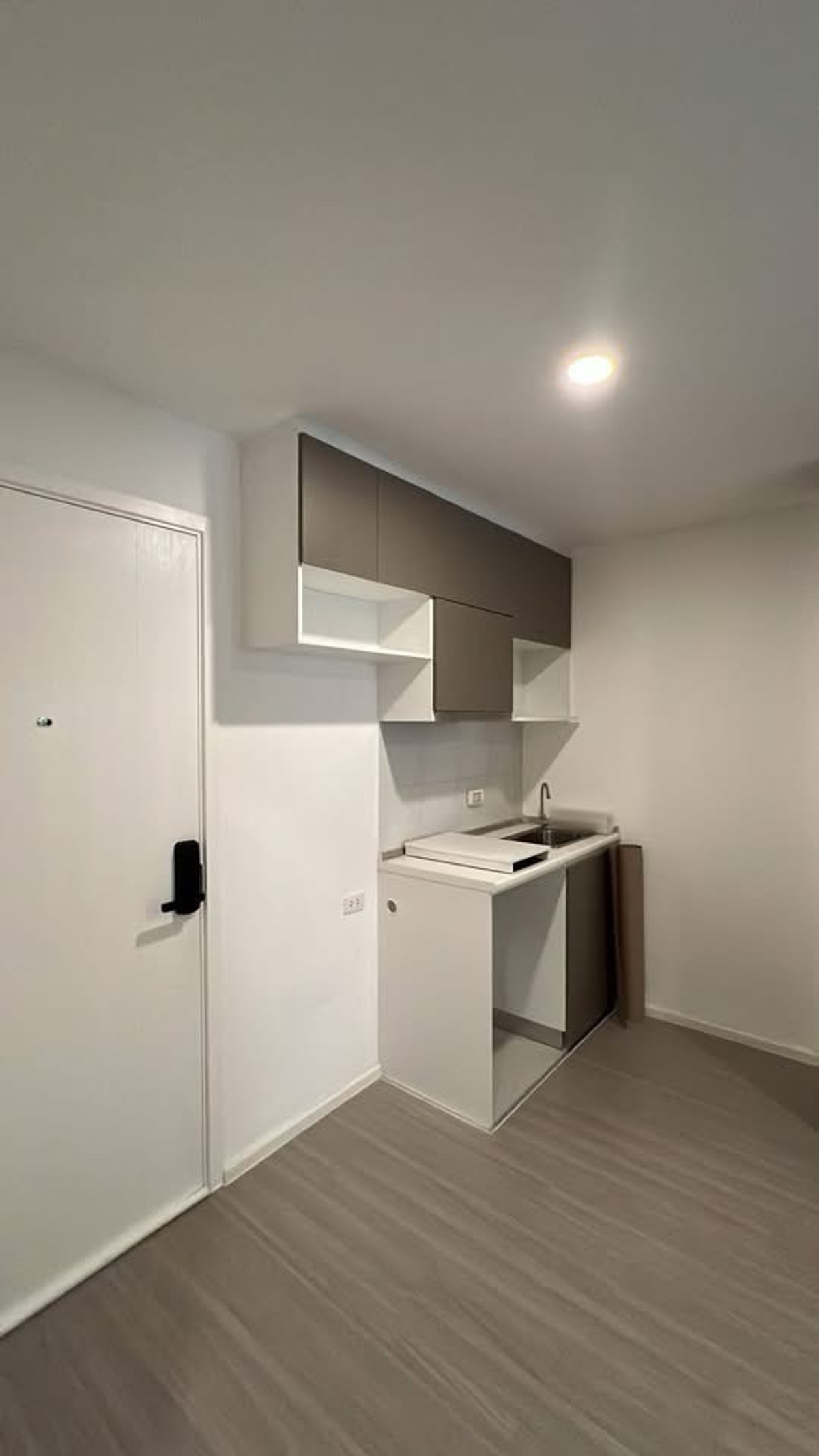 ให้เช่าคอนโดสะพานควาย จตุจักร : 🏢 ขาย / ให้เช่าด่วน คอนโด Denim จตุจักร (High Rise)
(C6902011) 
✨ ห้องใหม่ ตกแต่งเรียบหรู พร้อมส่วนกลางครบครัน ทำเลศักยภาพใจกลางเมือง
 23,000 บาท / เดือน 