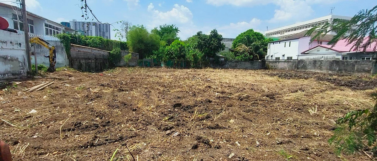 ที่ดินแจ้งวัฒนะ เมืองทอง : ขายที่ดินสวยย่านงามวงศ์วาน15 เข้าซอยเพียง 200 เมตร 
ขนาด 40x40 เมตร (สนใจเช่า 50,000 บาท/เดือน)
ใกล้แหล่งชุมชน :ใกล้ทางด่วน ห้างพันธ์ทิพย์ The Mall งามวงศ์วาน ,ใกล้กระทรวงสาธารณะสุข
.
เหมาะ สร้างบ้าน office Apartment หรือ โกดัง โรงพยาบาลนนทเวช 