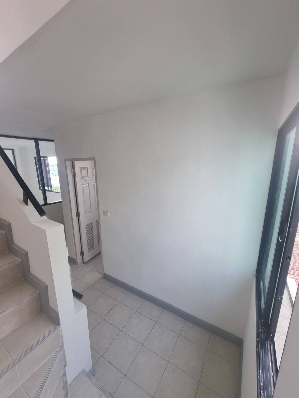 ขายอาคารพาณิชย์นวมินทร์ รามอินทรา :  อาคารพาณิชย์ เดอะวิลเลจ ปัญญา-อินทรา The Village Panya-Intra รีโนเวทใหม่ ใกล้ซาฟารีเวิลด์