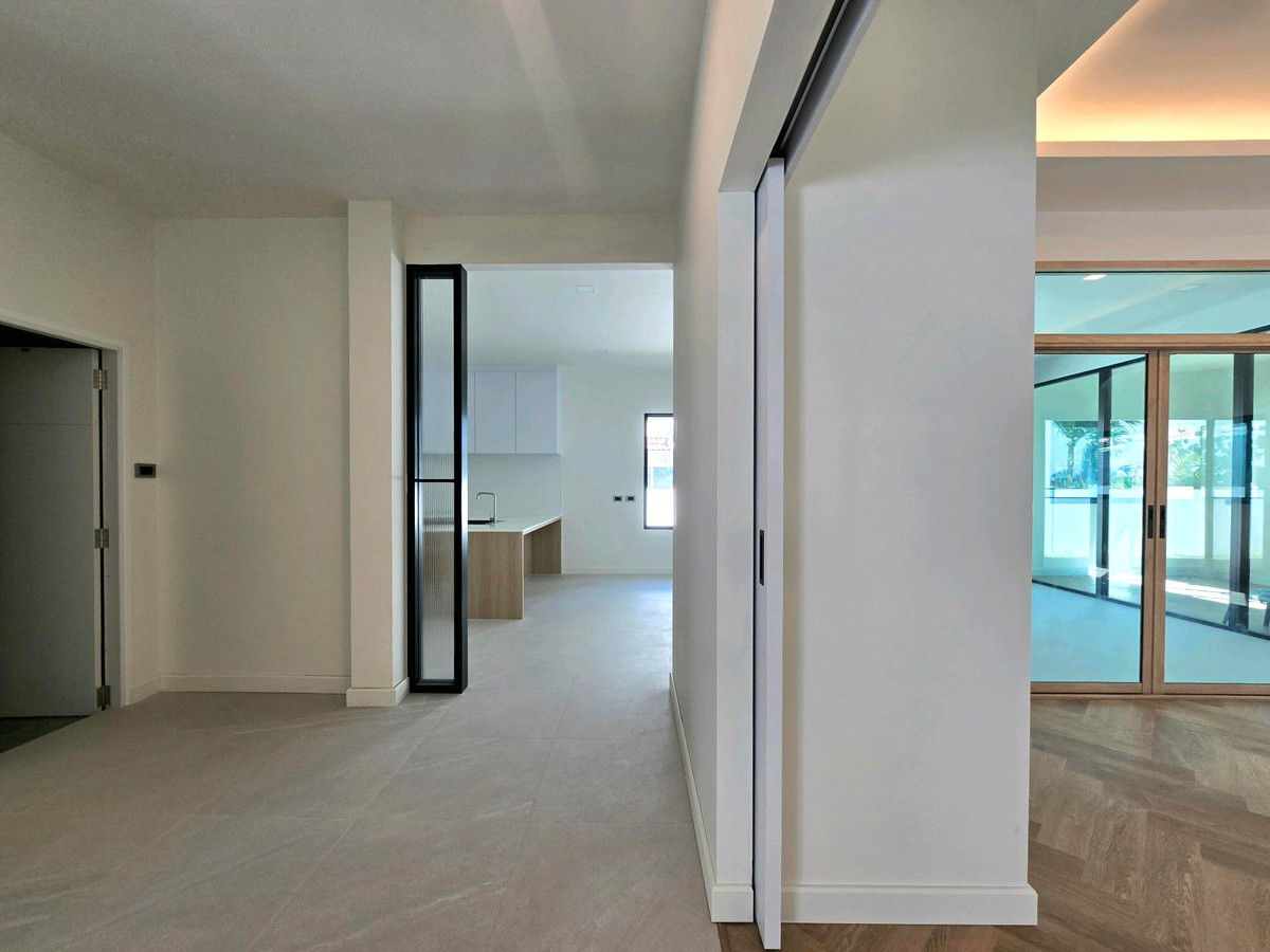 For SaleHome OfficePathum Thani,Rangsit, Thammasat : 🏡 Home office 8 parking spaces, renovated + new extension of the whole house, near Rangsit University 📌