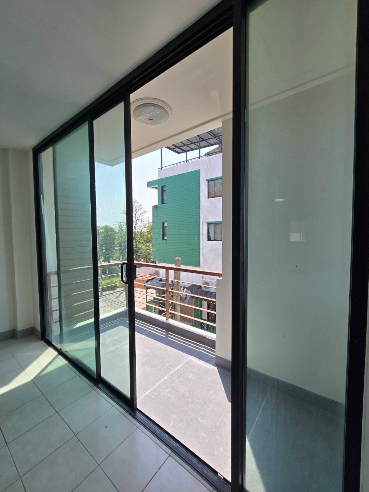 ขายอาคารพาณิชย์นวมินทร์ รามอินทรา :  อาคารพาณิชย์ เดอะวิลเลจ ปัญญา-อินทรา The Village Panya-Intra รีโนเวทใหม่ ใกล้ซาฟารีเวิลด์