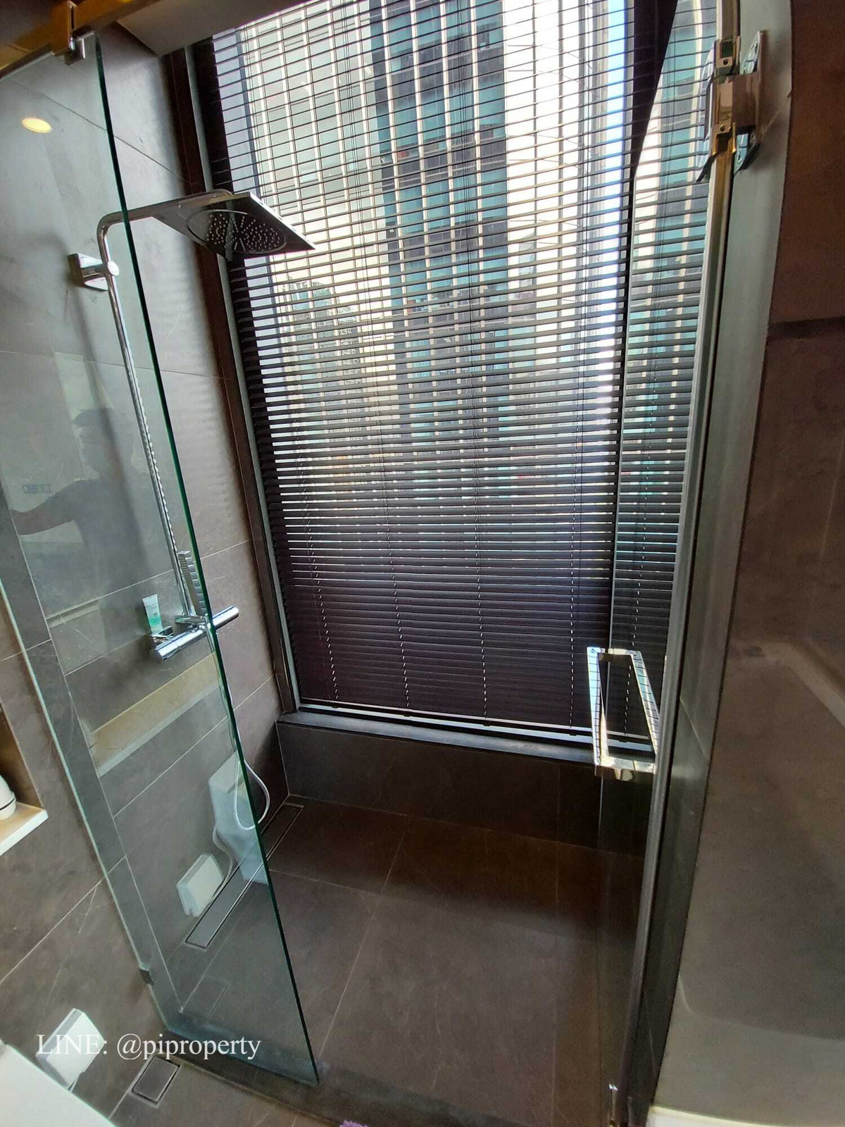 ขายคอนโดพระราม 9 เพชรบุรีตัดใหม่ RCA : ขายห้องชุด 1 ห้องนอนวิวสวย ในโครงการ THE ESSE at SINGHA COMPLEX สถานีรถไฟฟ้า MRT เพชรบุรี 0 เมตร ย่านอ่าวสเก - พระราม 9